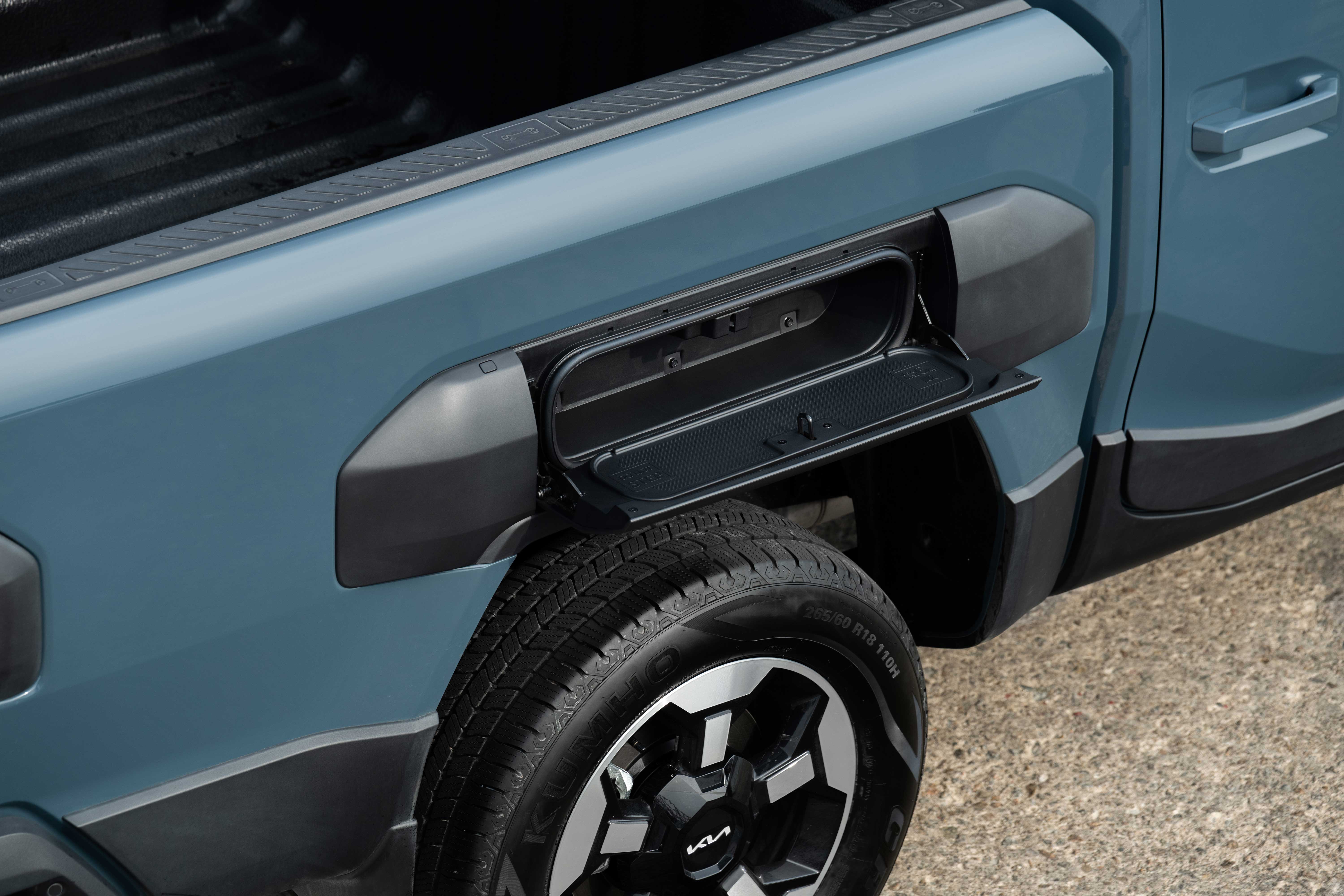 기아 타스만의 오프로드 감성_ 수납함