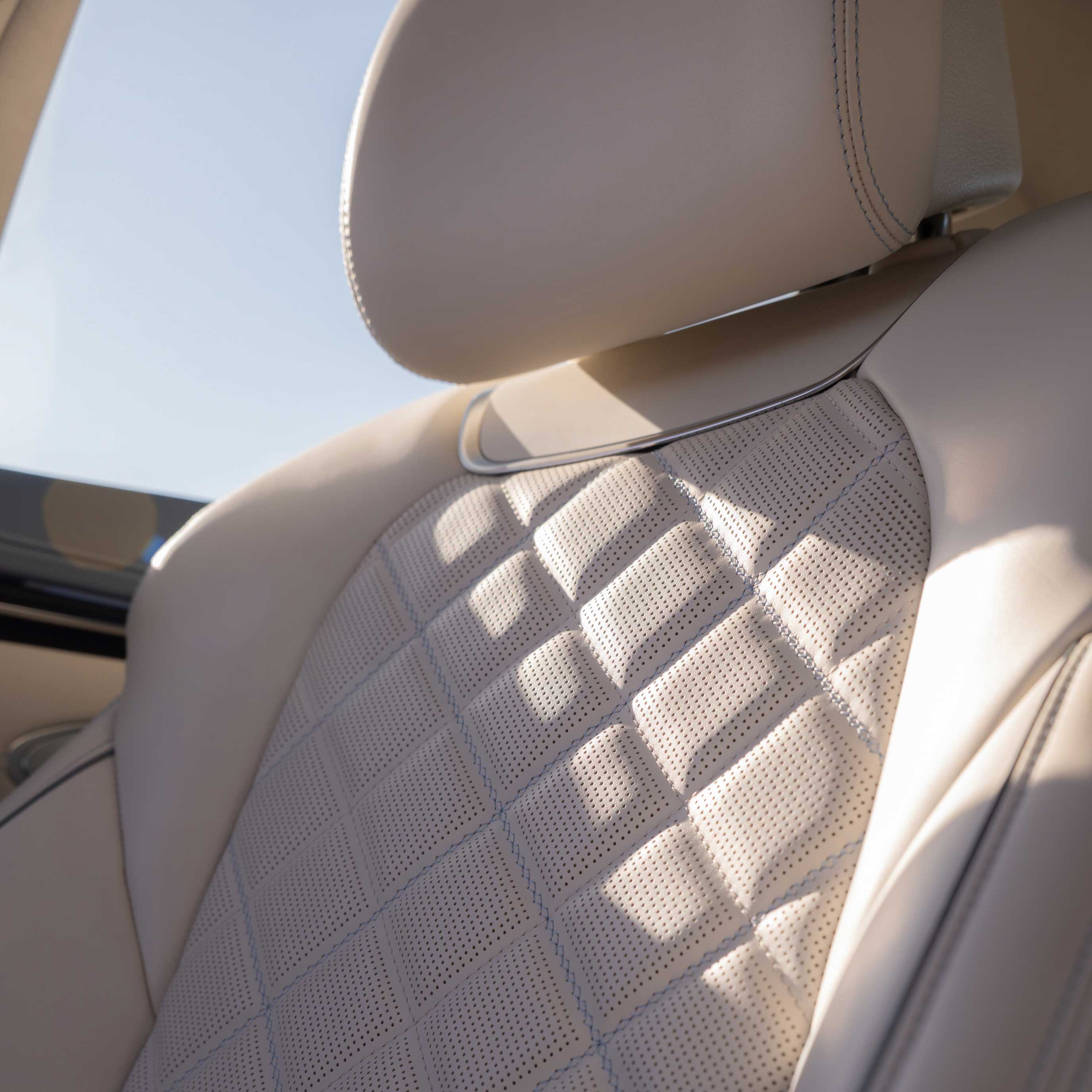 도심 속 GV70 전동화모델_시트