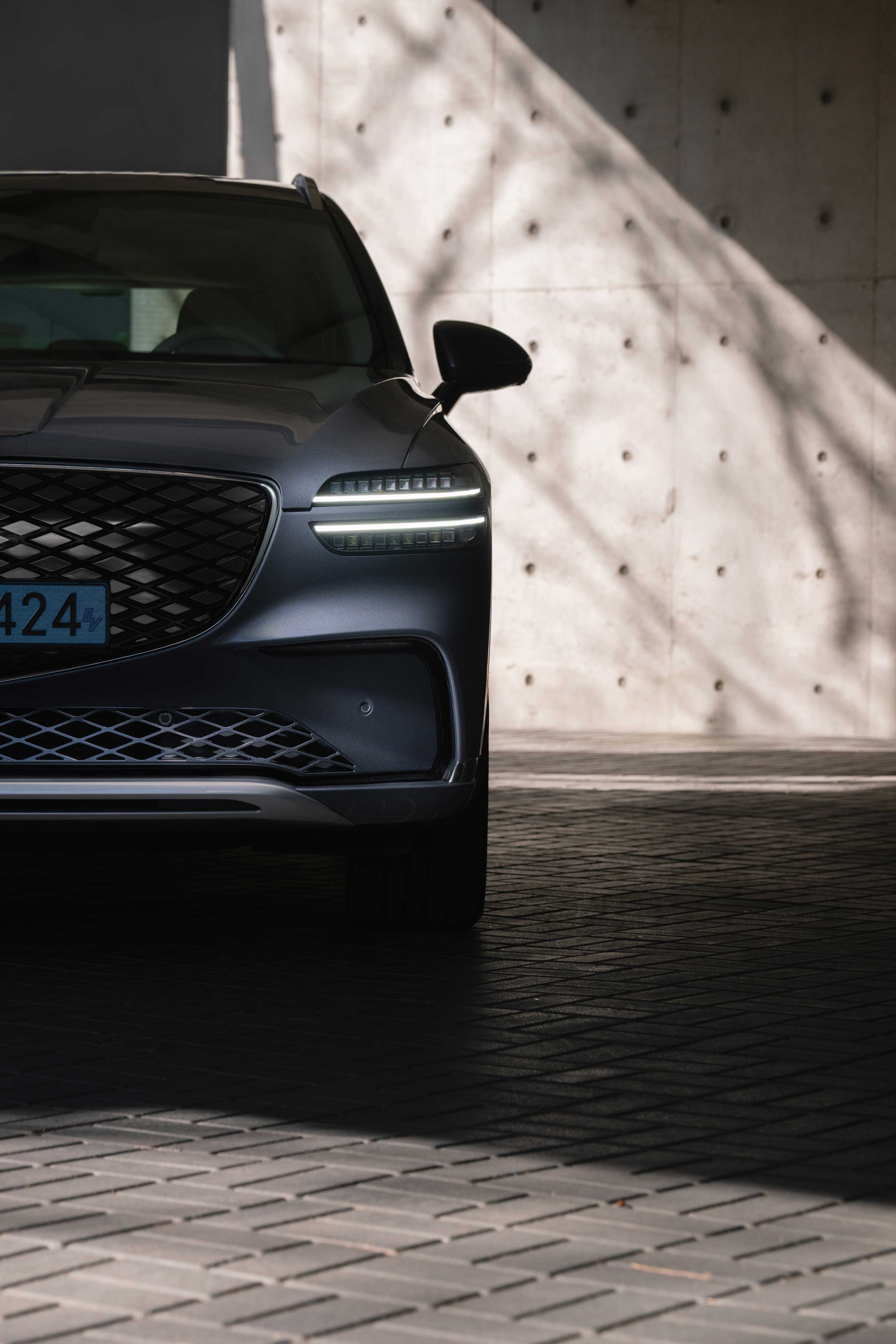 도심 속 GV70 전동화모델_전면