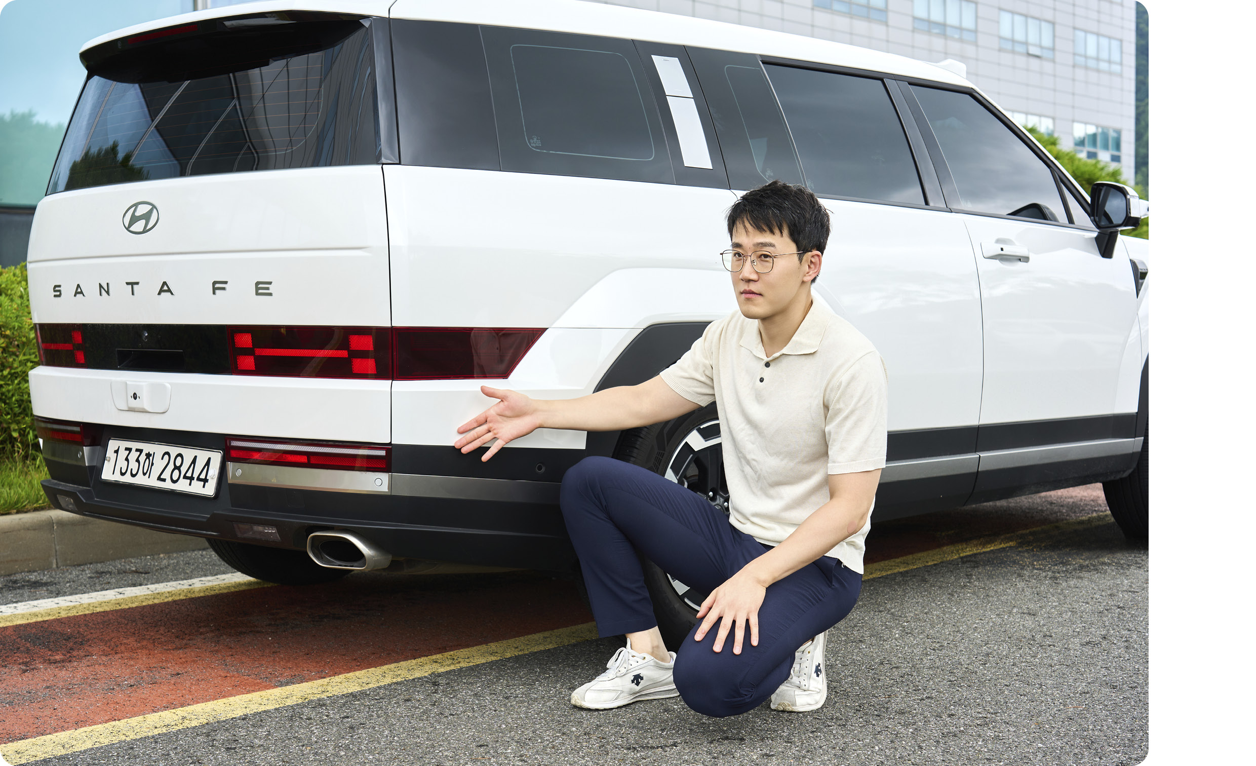 현대모비스 능동형 후방 안전 제어 기술을 개발한 연구원이 설명하는 모습