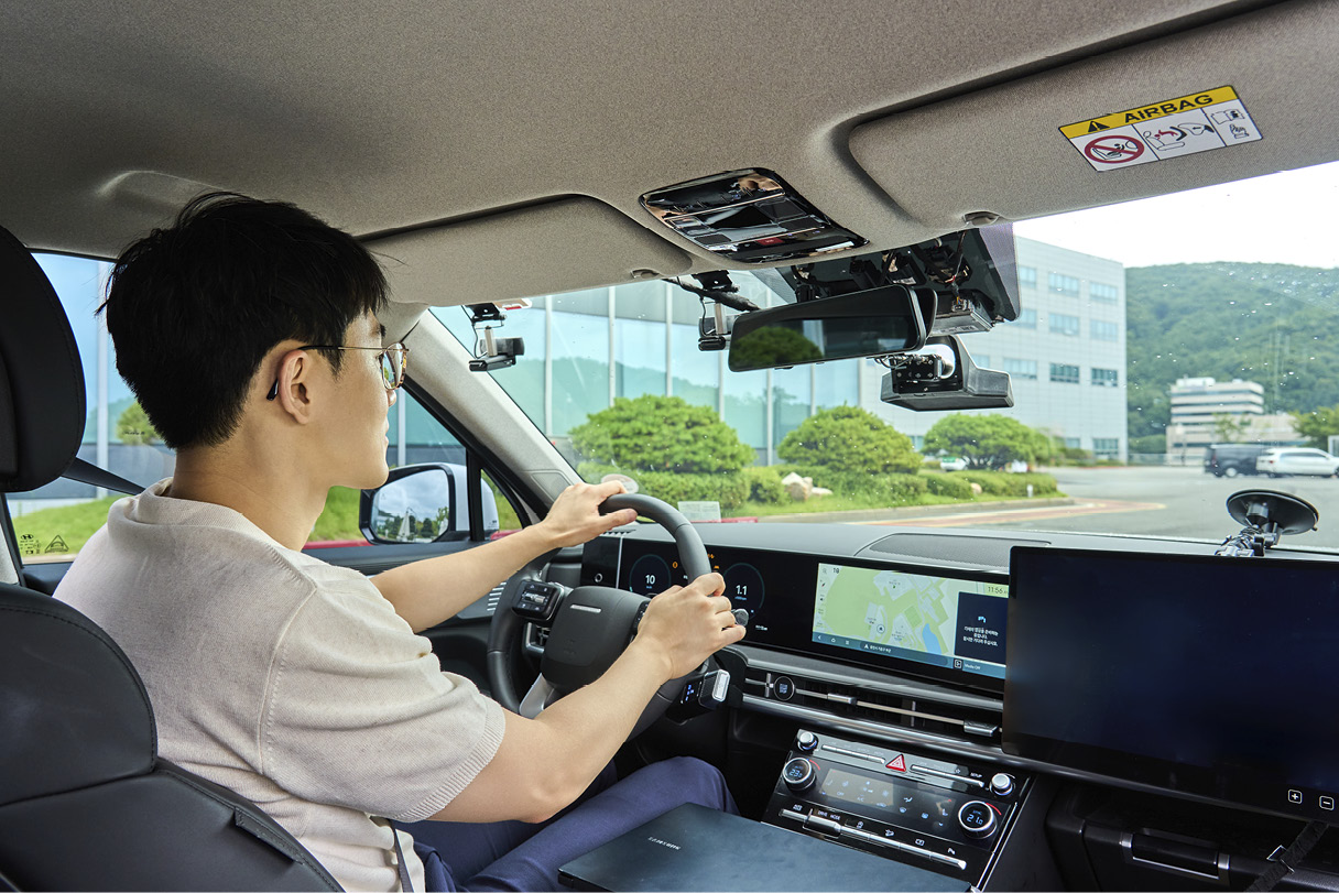 현대모비스 능동형 후방 안전 제어 기술을 개발한 연구원의 실험 모습