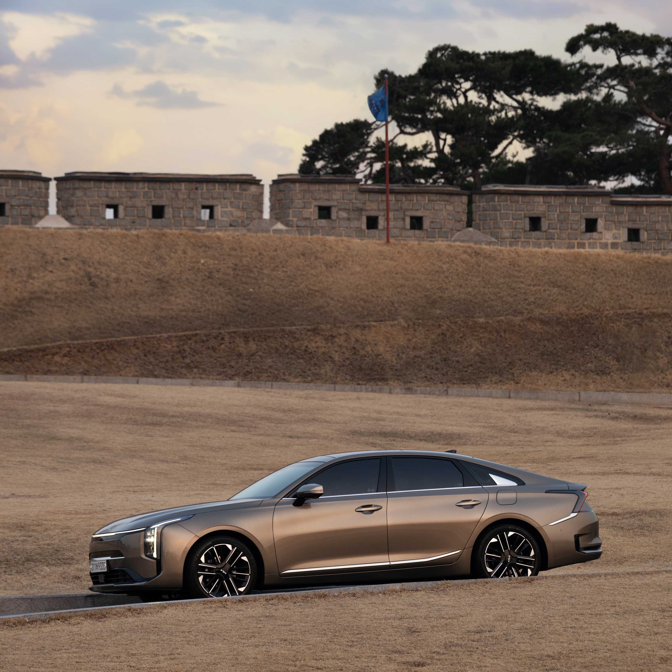 도심 속 K8 하이브리드_측면