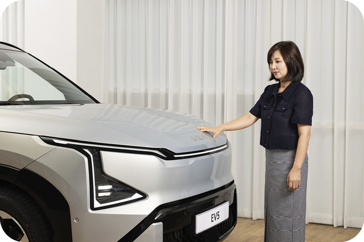 더 기아 EV5와 CMF 디자이너