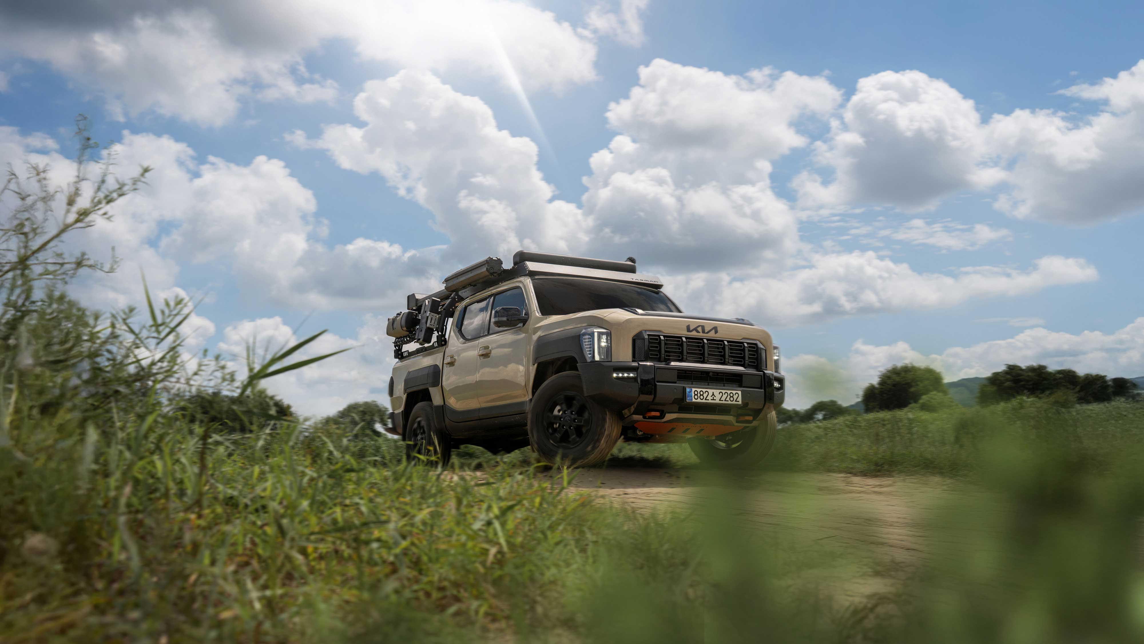 충주에서 더 기아 타스만_전측면