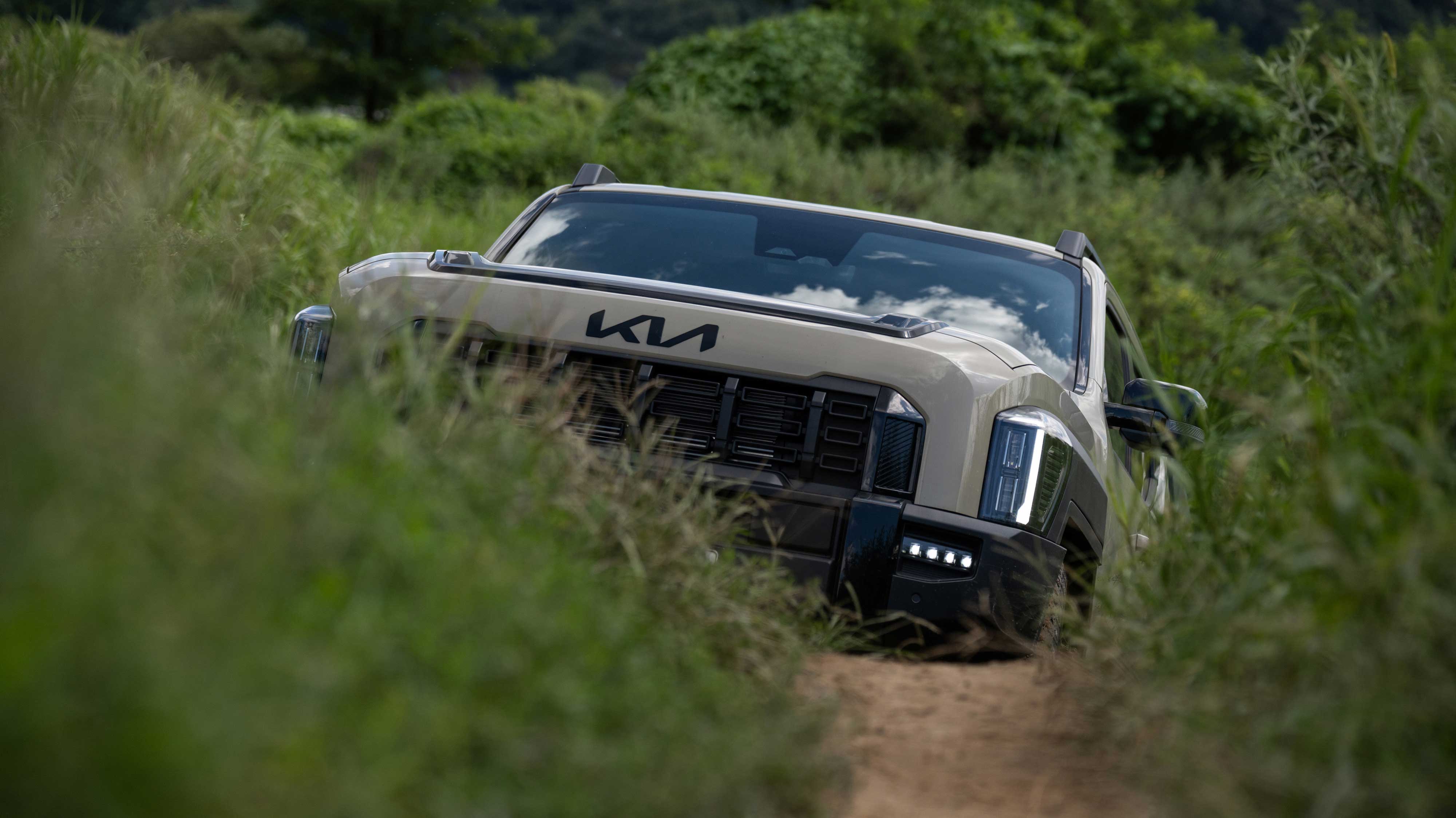 충주에서 더 기아 타스만_정면_오르막