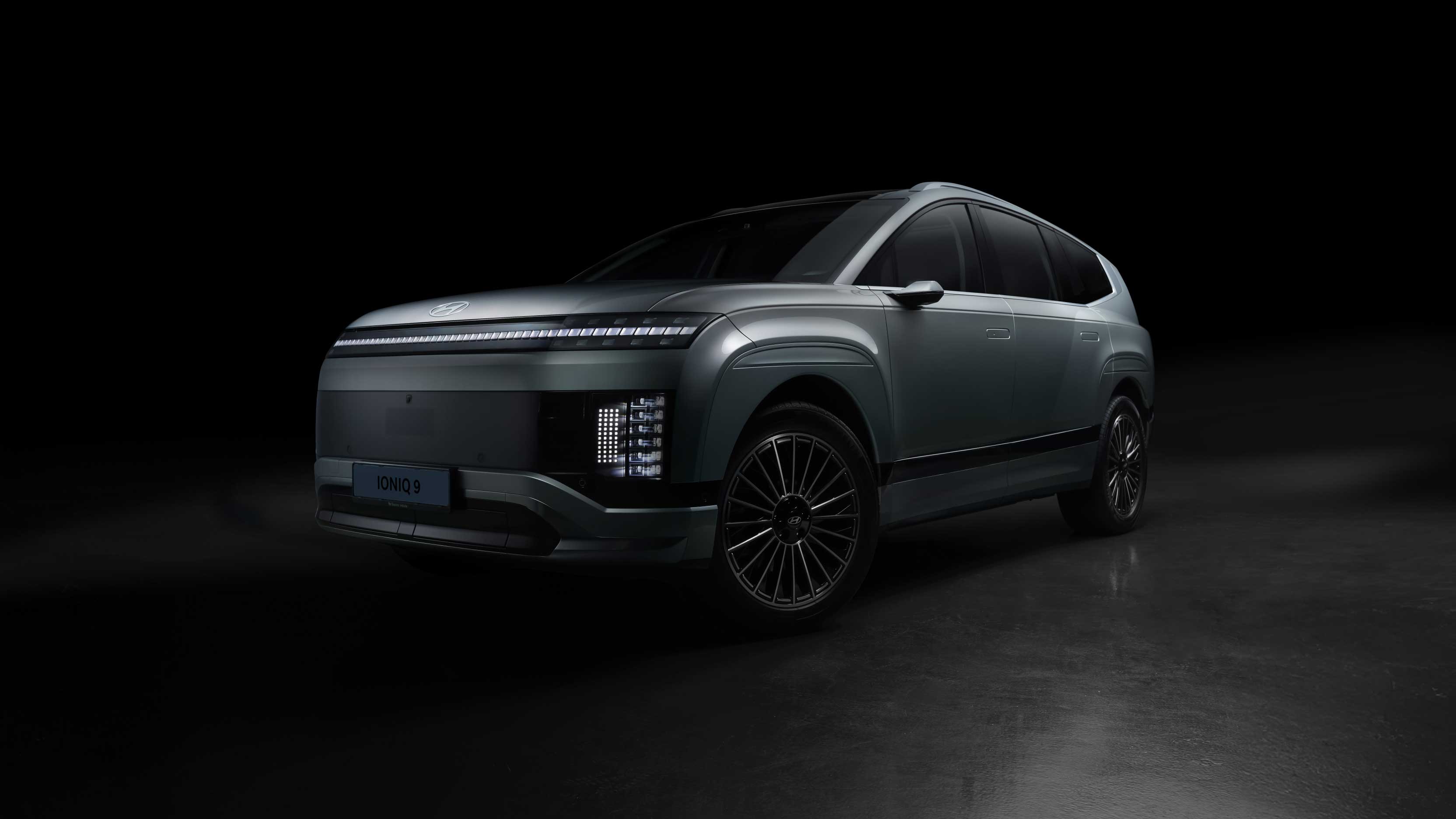 아이오닉 9_운전자석 전측면