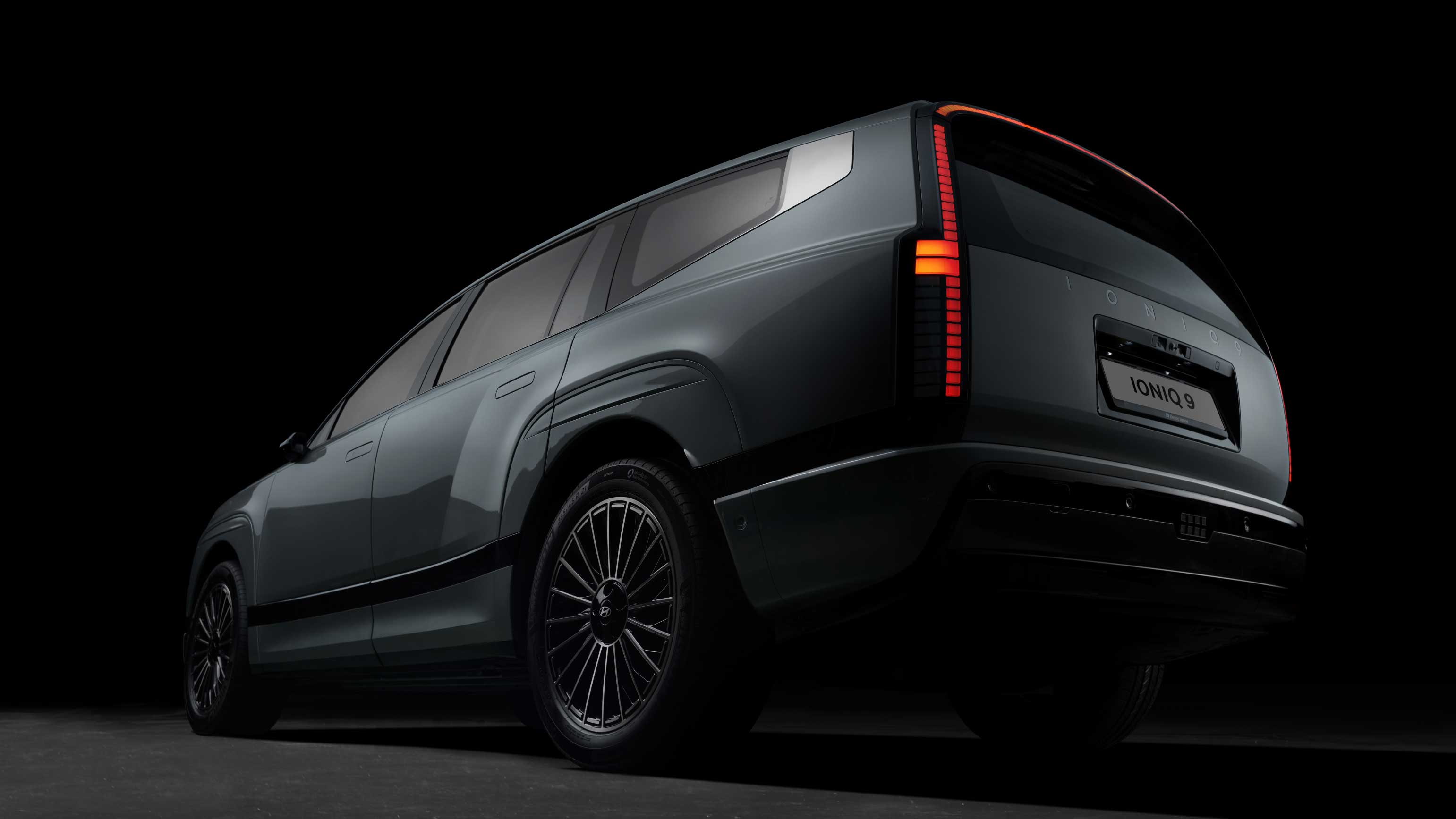 아이오닉 9_후측면 _하단부