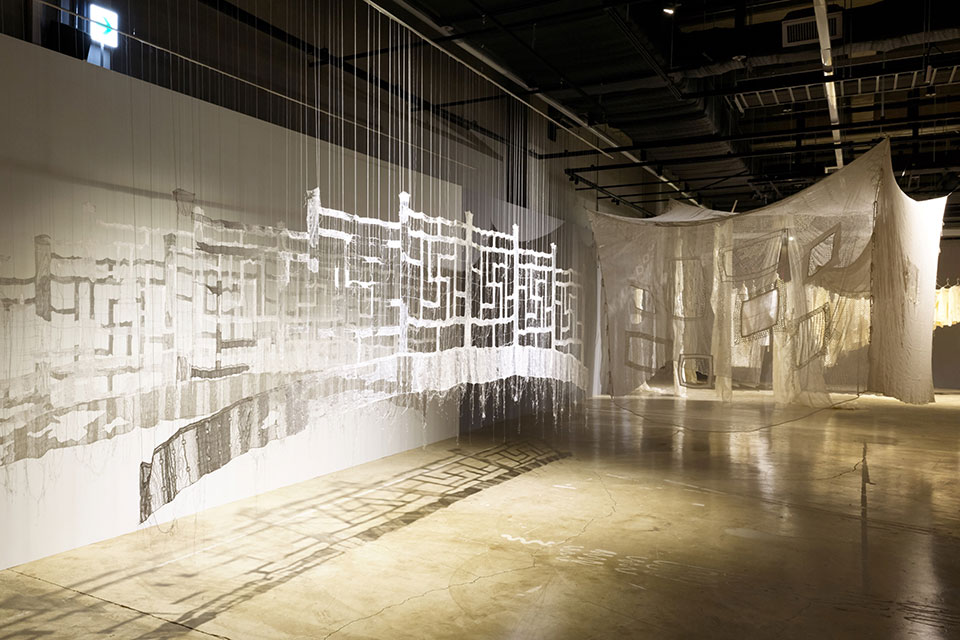 Sumakshi Singh, Spanning the void, 2025 and PÉRO, Entangled Memories, Interwoven Stories, 2025, installation view in Hyundai Translocal Series: Entangled and Woven, Cheongju Craft Biennale 2025 © Cheongju Craft Biennale Organizing Committee, photo by Wooil Kim