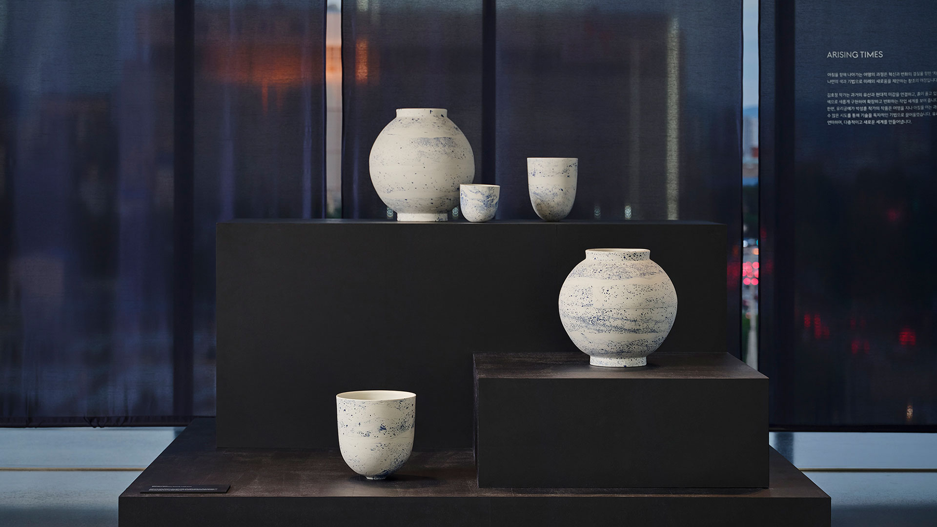 제네시스, 〈차오르는 밤: Night in Motion〉展