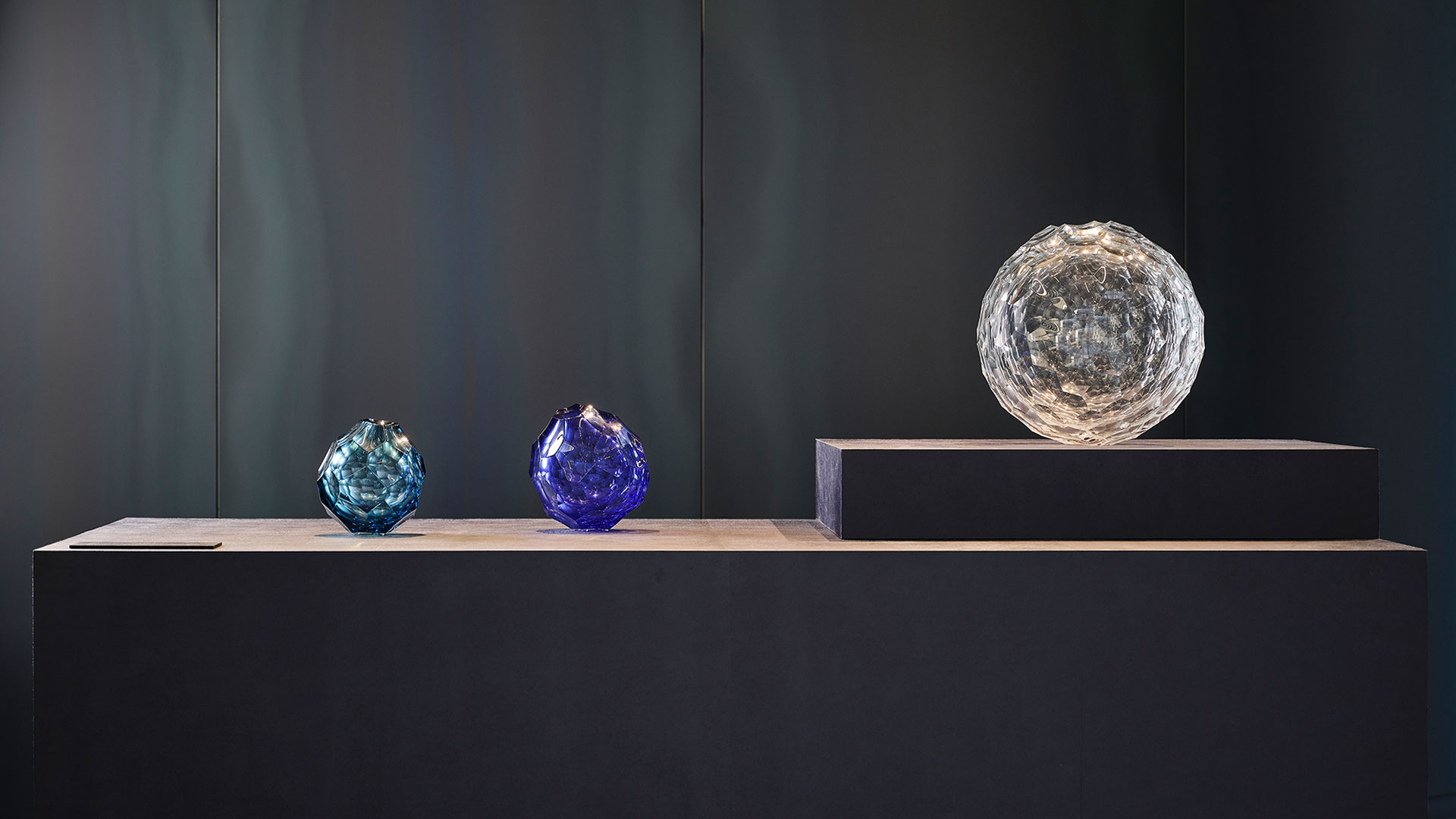 제네시스, 〈차오르는 밤: Night in Motion〉展