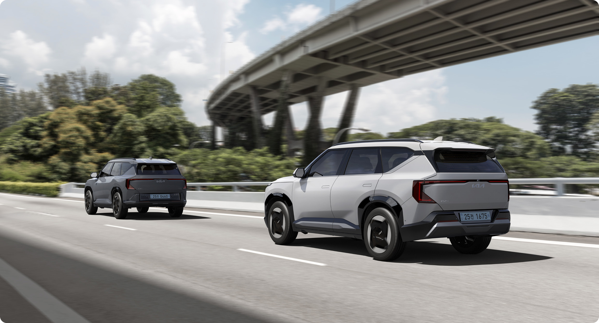 기아 EV5의 주행 모습