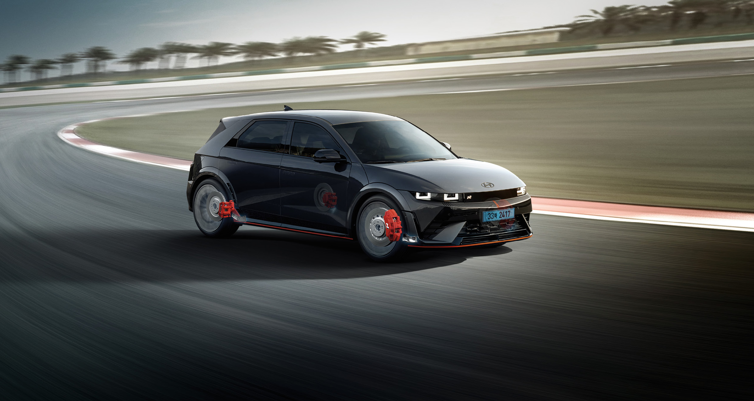 현대자동차 아이오닉 5 N의 주행 중 브레이크 캘리퍼가 표현된 모습