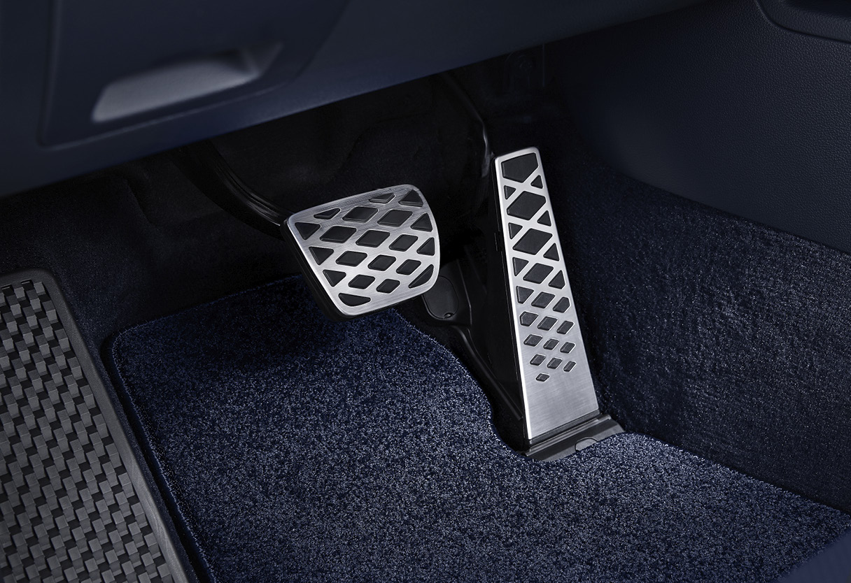 자동차의 페달 모습