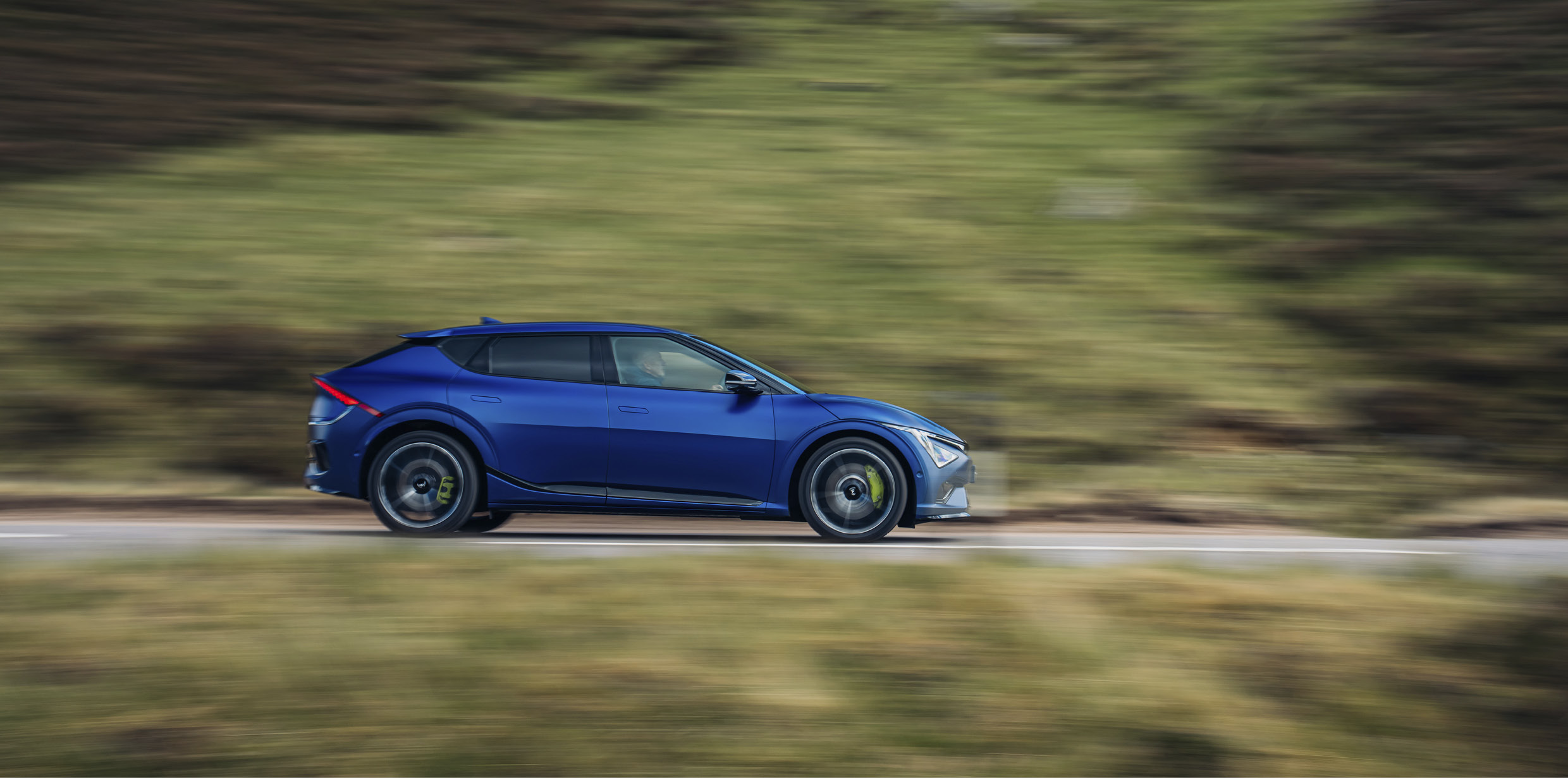 기아 EV6 GT의 주행 모습