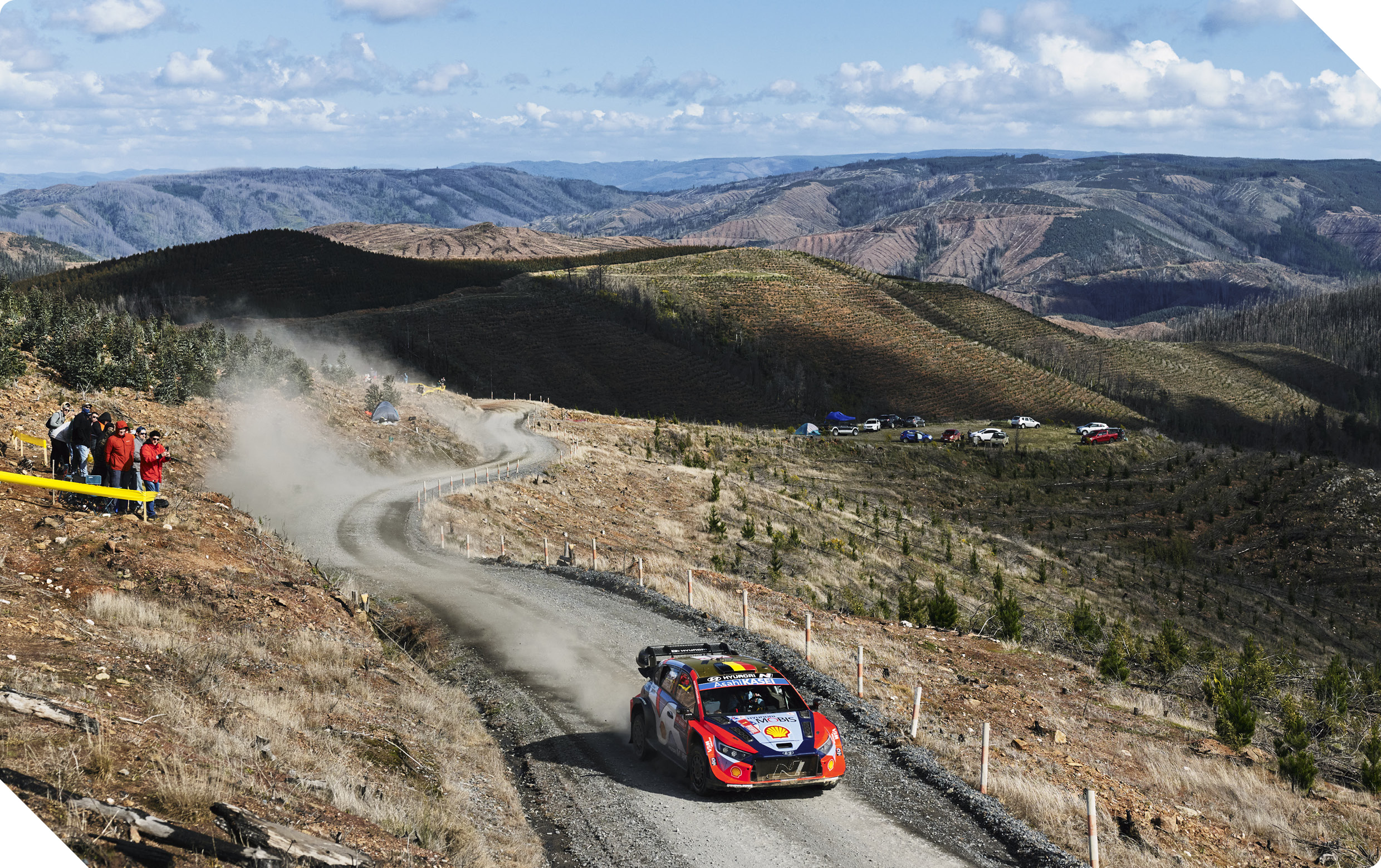 칠레 랠리 코스를 달리는 현대팀의 랠리카