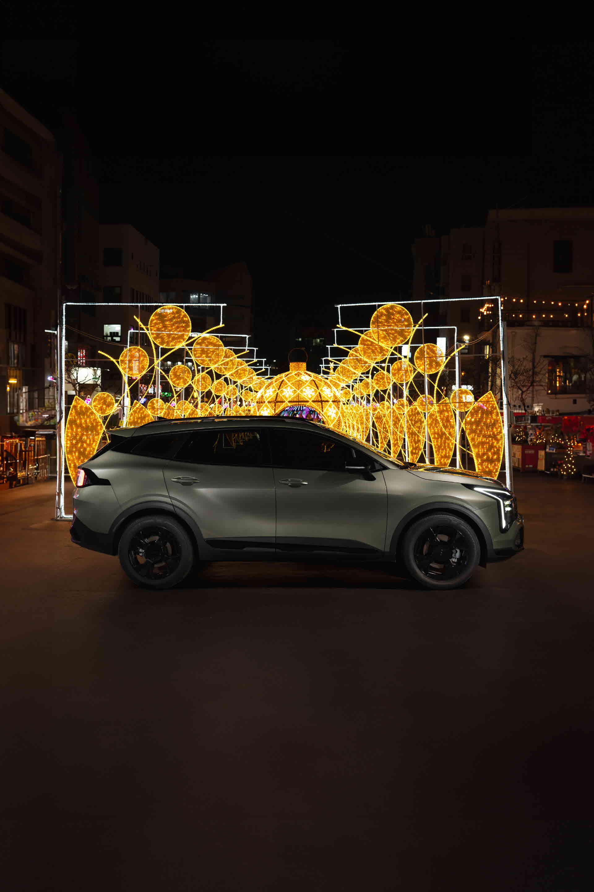 크리스마스의 반짝임처럼 빛나는 순간 설레는 분위기를 더해줄 특별한 드라이브_더 뉴 스포티지 측면