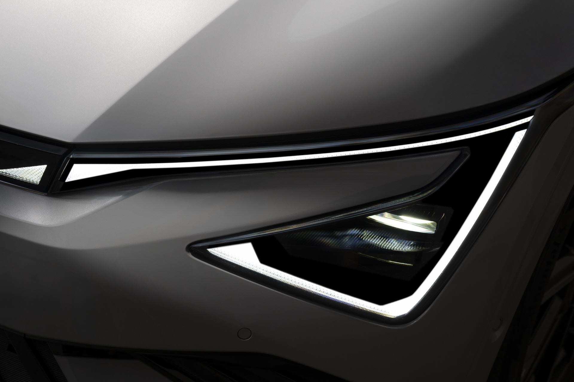 Sun down, lights up. It's time for EV6 to shine.