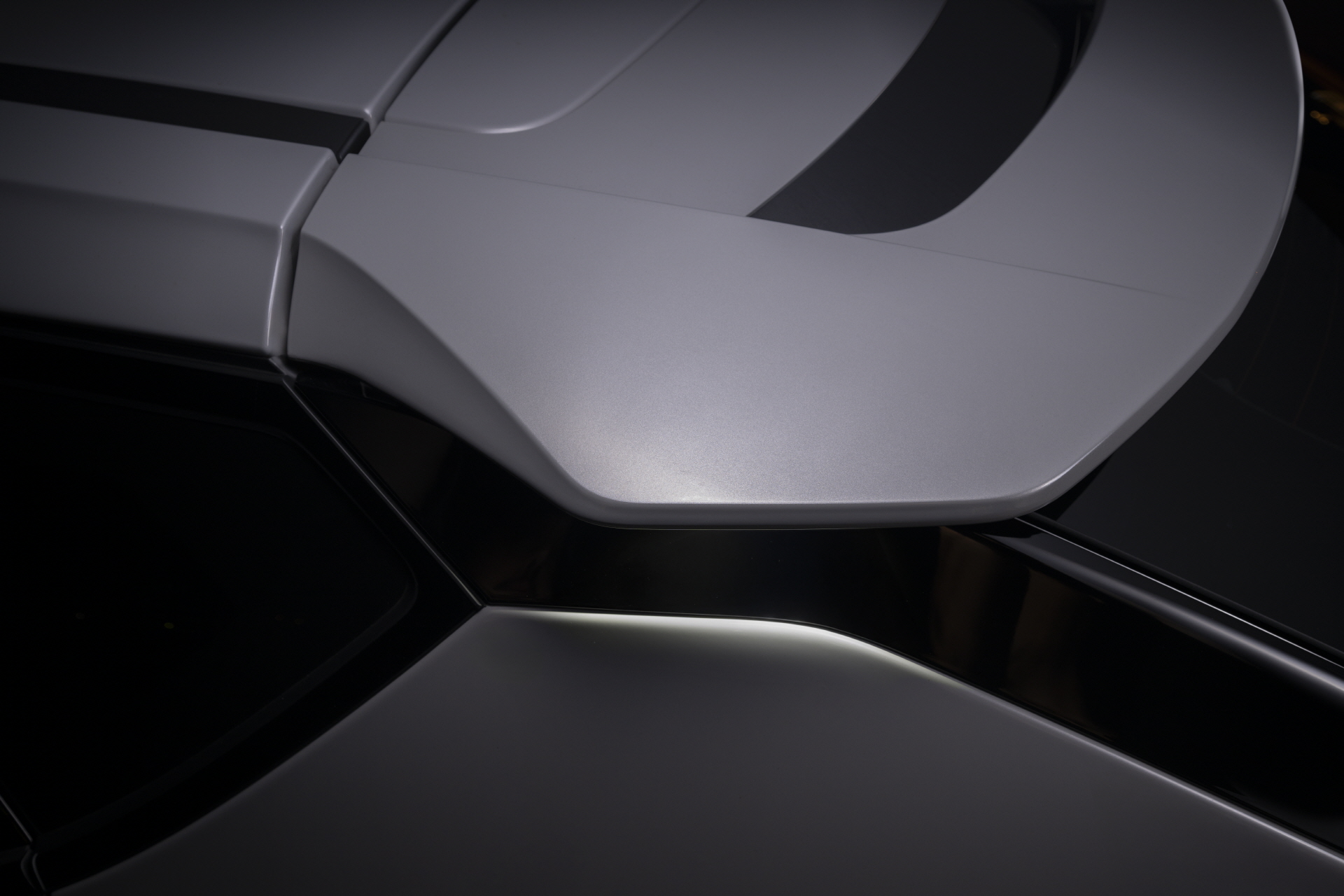 Sun down, lights up. It's time for EV6 to shine.