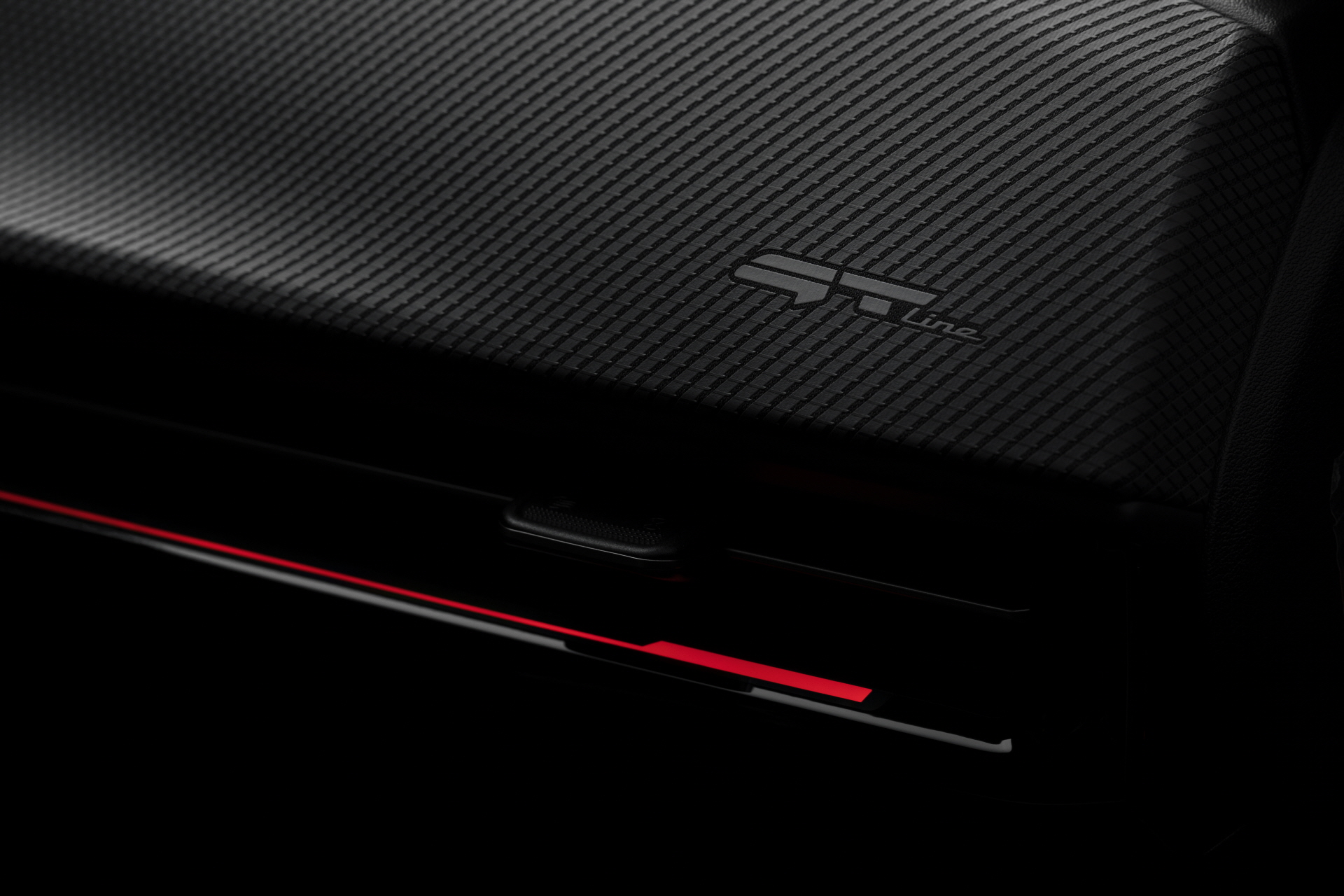 Sun down, lights up. It's time for EV6 to shine.