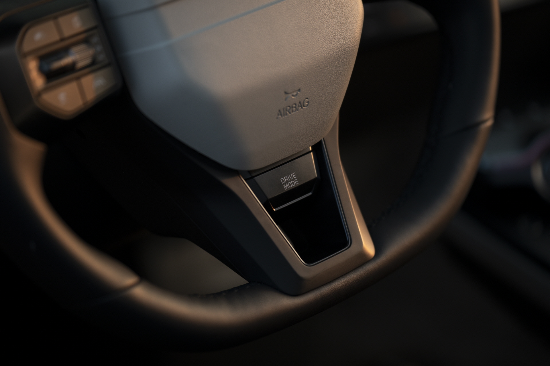 Sun down, lights up. It's time for EV6 to shine.