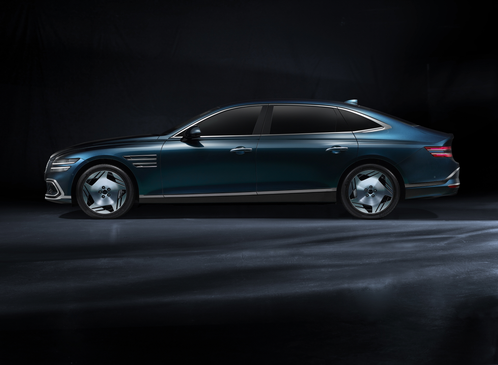 G80 Electrified LWD Side