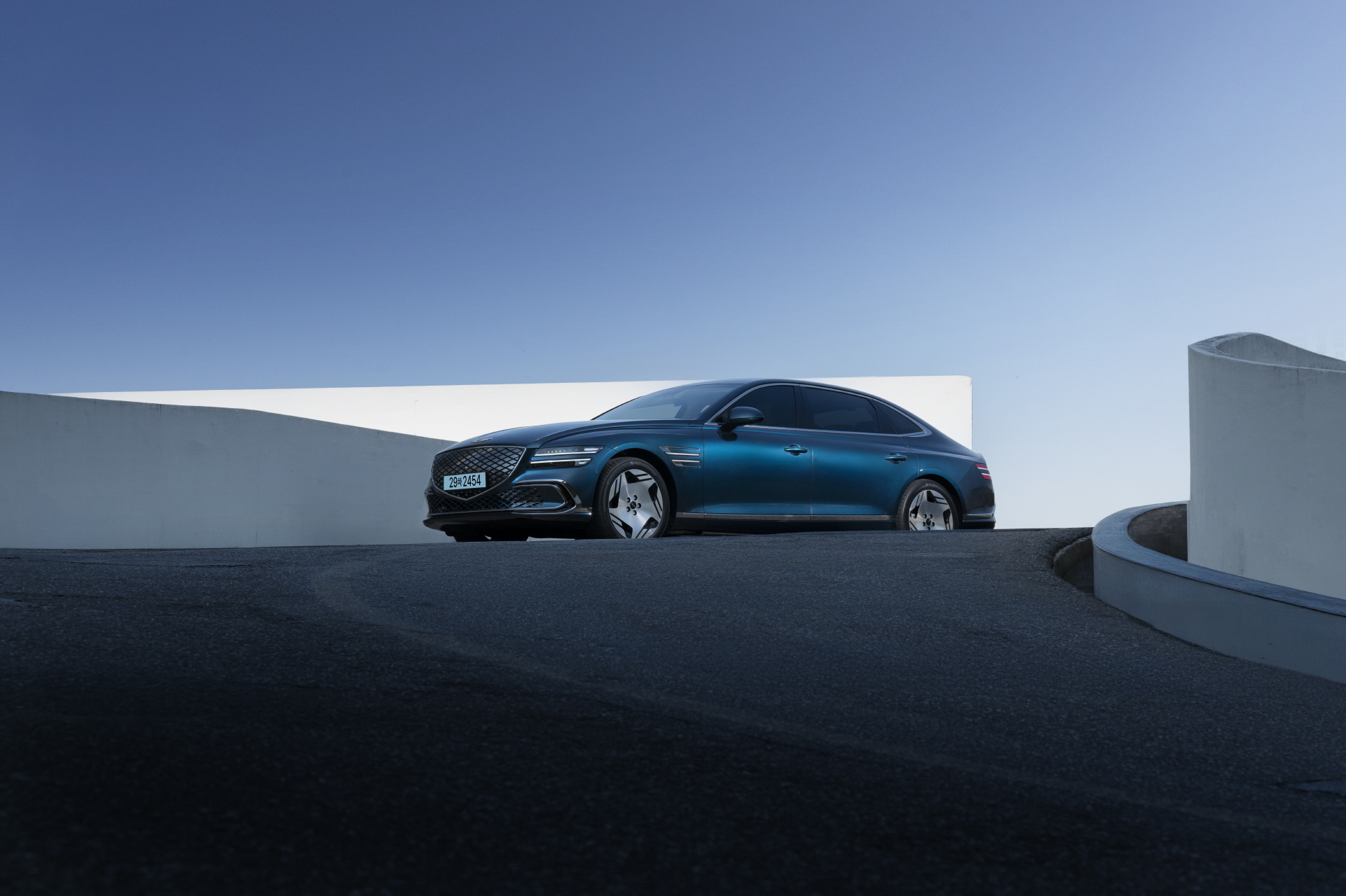 Experience #ElectrifiedG80, where elegance and comfort surround.