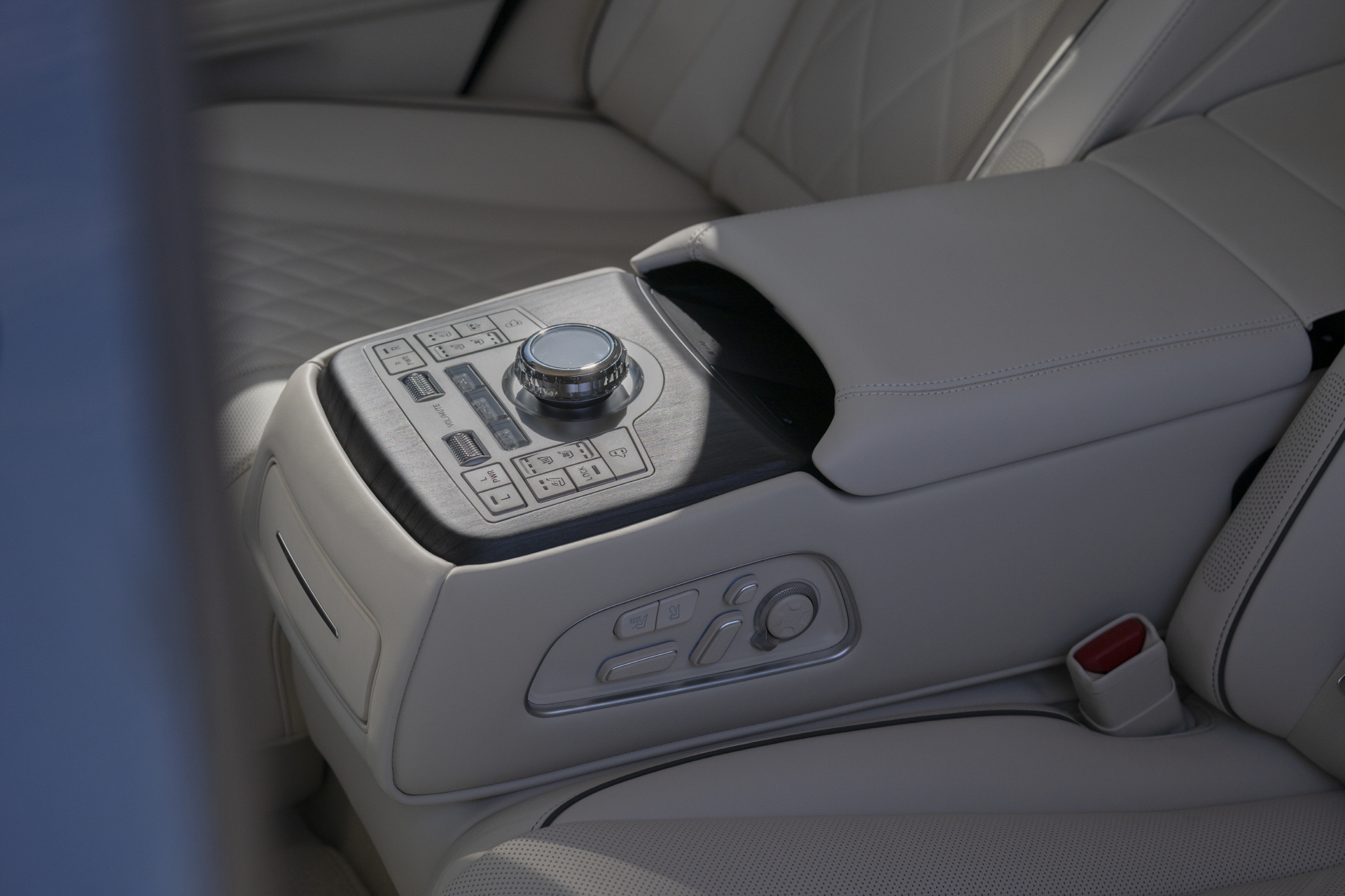 Experience #ElectrifiedG80, where elegance and comfort surround.