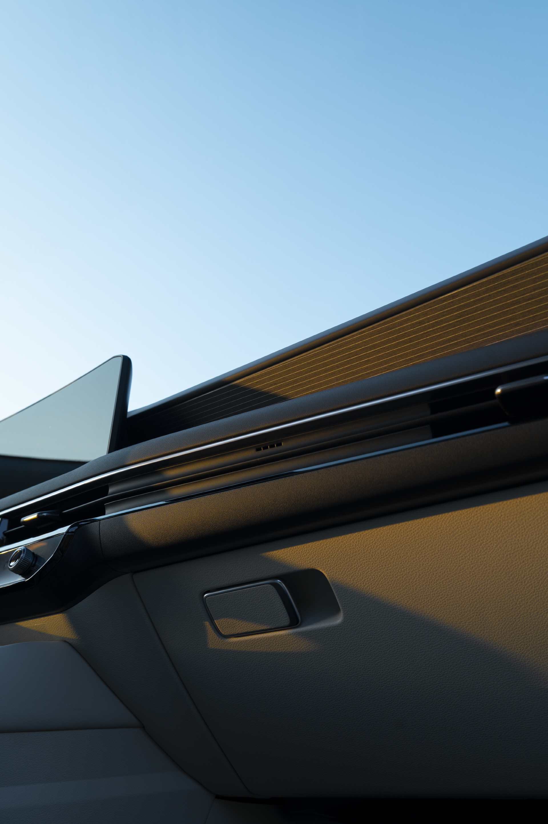 A statement of class and sophistication. Meet the KiaK8.