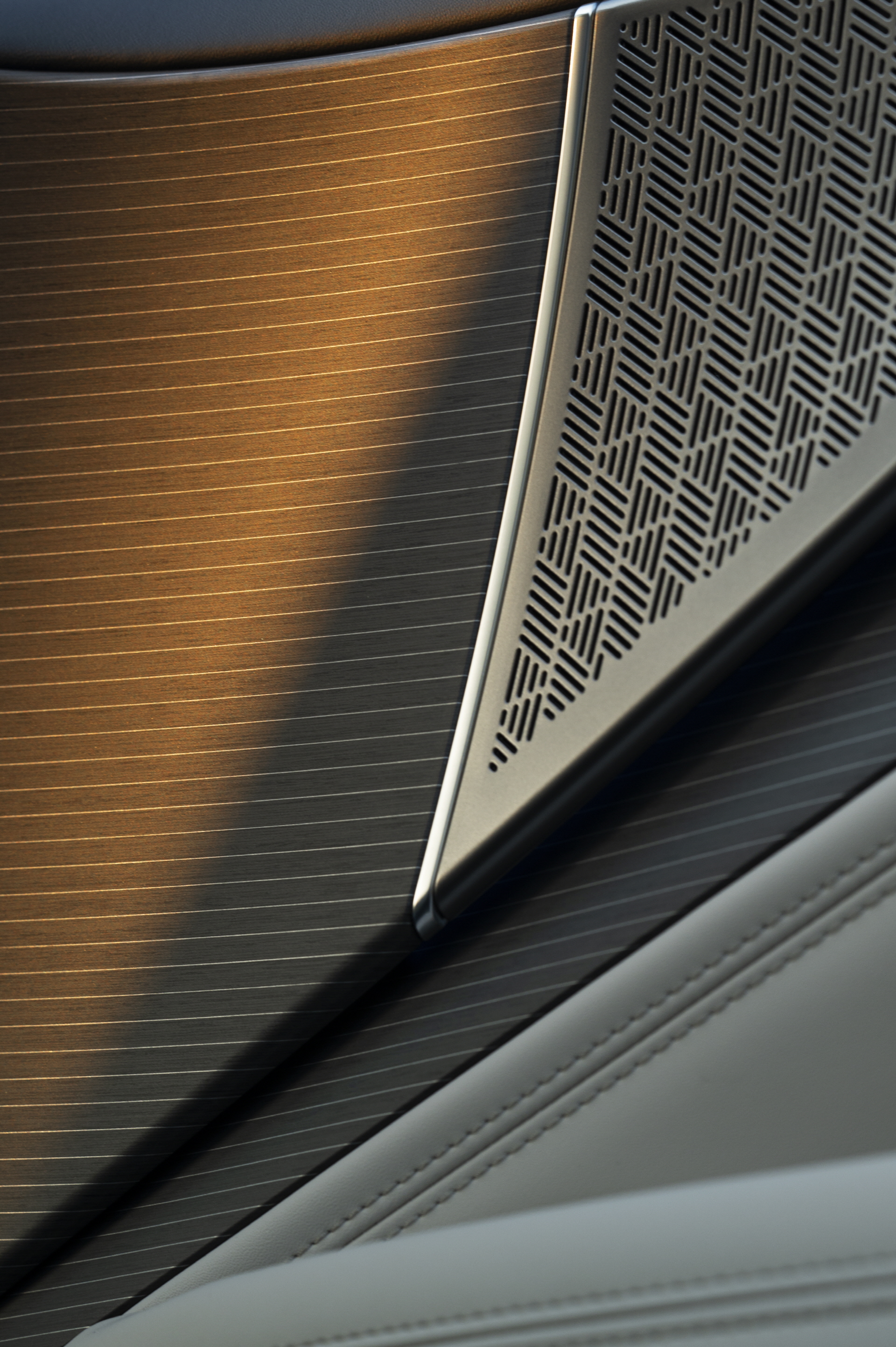 A statement of class and sophistication. Meet the KiaK8.