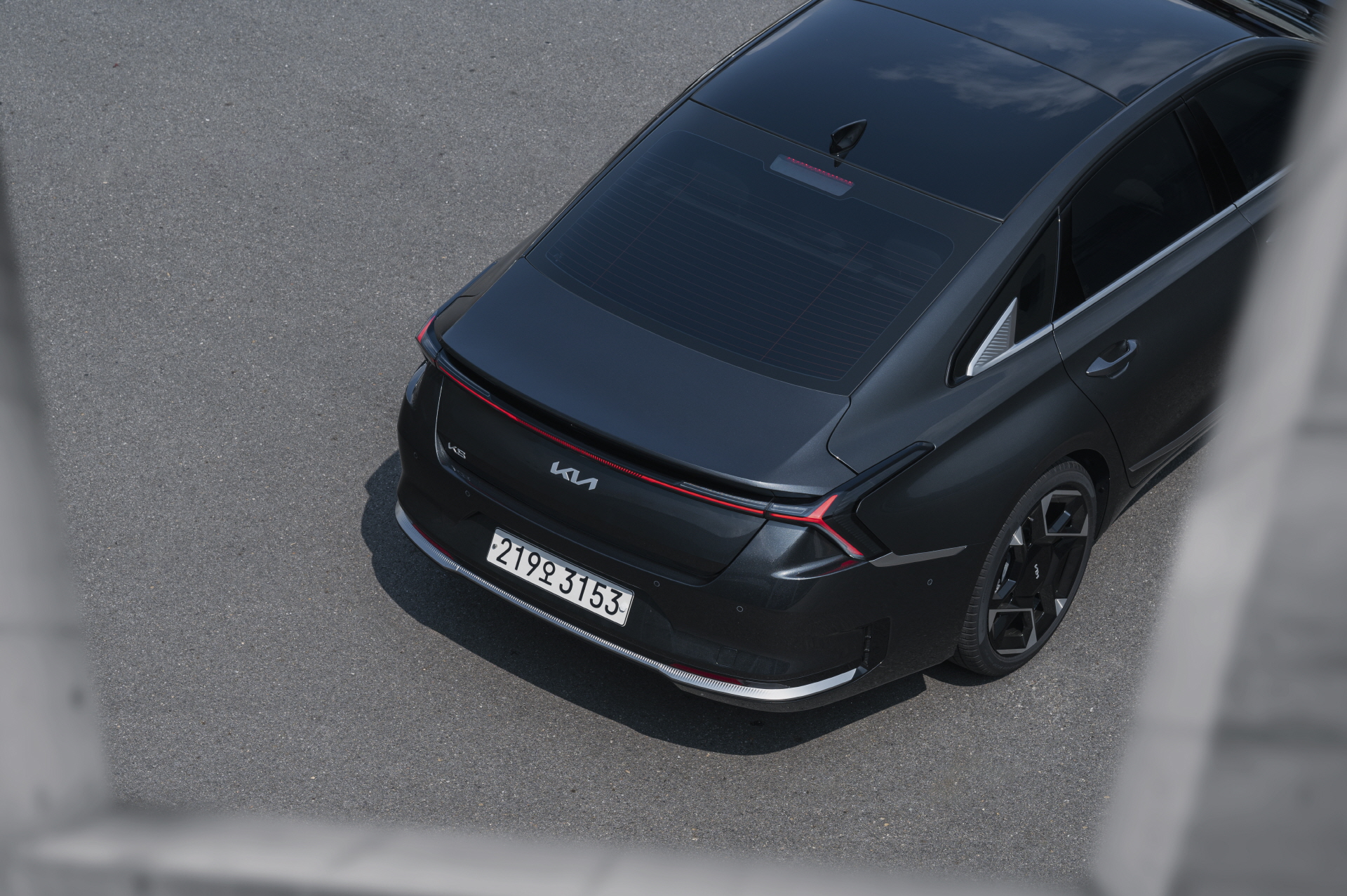 [K8] 언제나 설렘 가득한 드라이브를 즐길 준비 되셨나요_K8 상단 후면