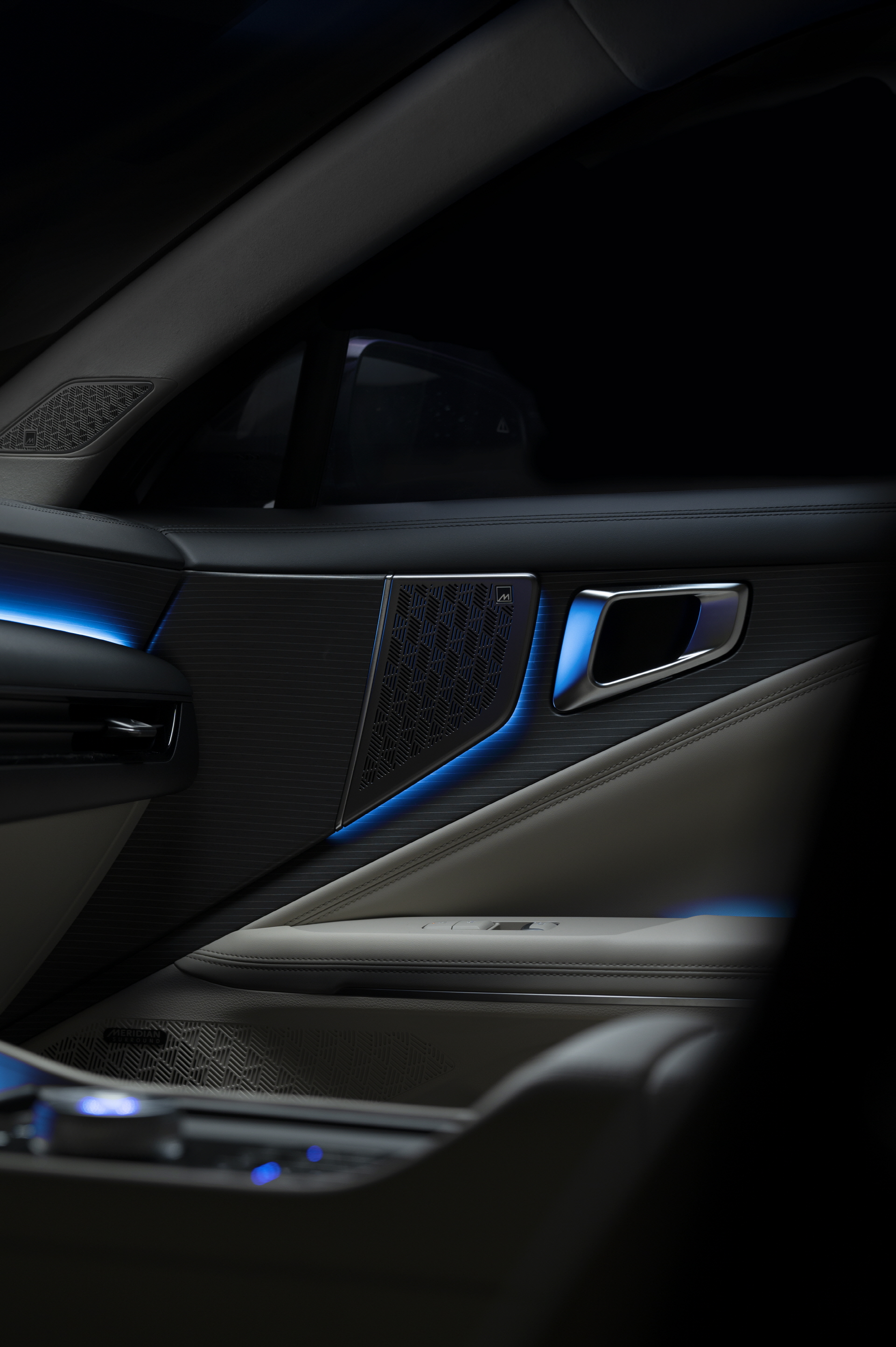 바쁜 일상의 끝, 도심 속 조용히 빛나는 불빛을 바라보며 나만의 시간을 가져보세요_K8내부조명