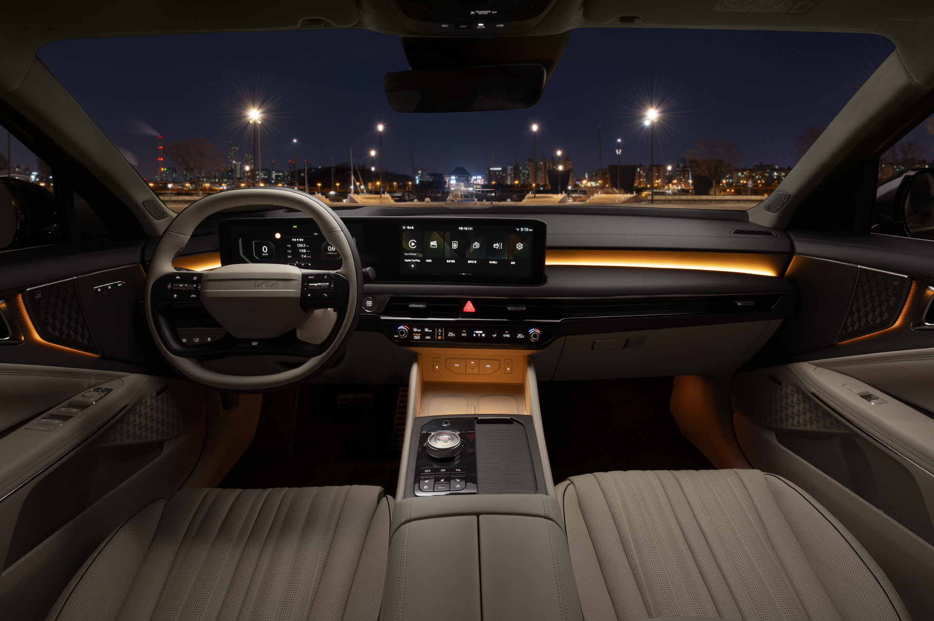 바쁜 일상의 끝, 도심 속 조용히 빛나는 불빛을 바라보며 나만의 시간을 가져보세요_K8 실내