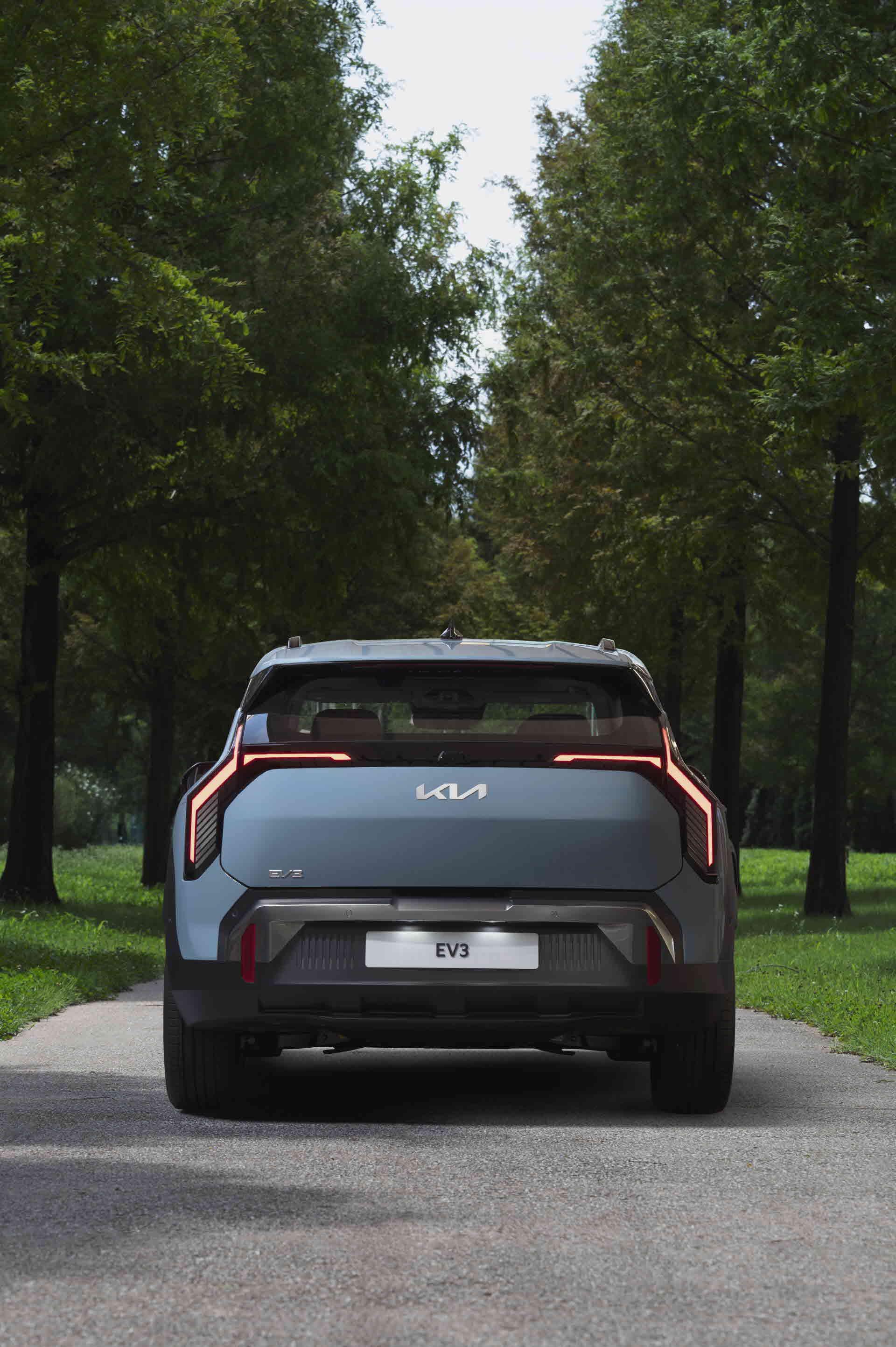 Nothing beats the refreshing scent amidst the nature in #KiaEV3.