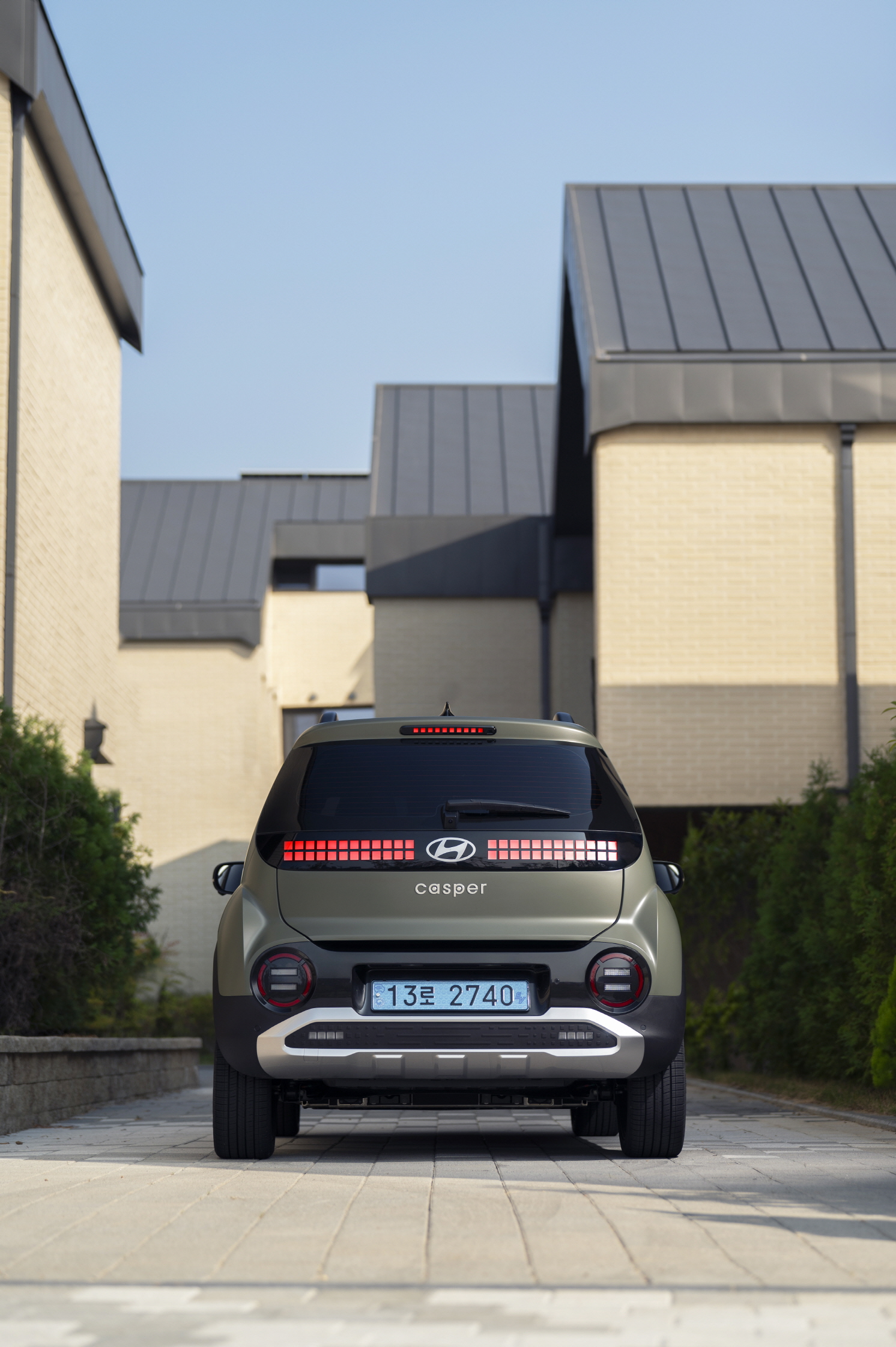 가을 햇살이 부드럽게 내리쬐는 요즘, 캐스퍼 일렉트릭과 함께 여유로운 드라이브를 즐겨보세요!_캐스퍼 주간 후면