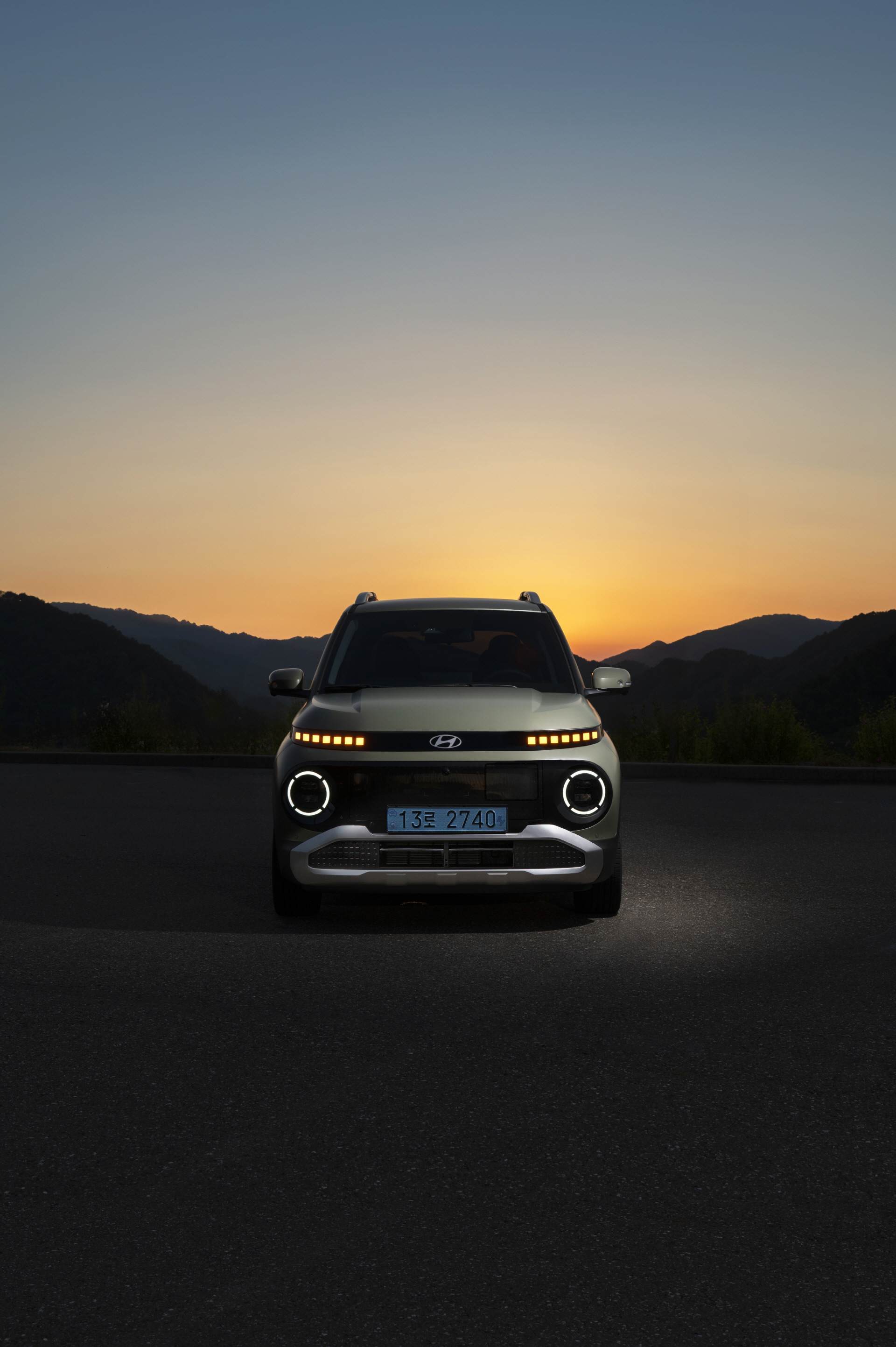 고요한 도시의 밤, 수많은 불빛 사이를 가르며 달리는 드라이브_캐스퍼 야간 정면