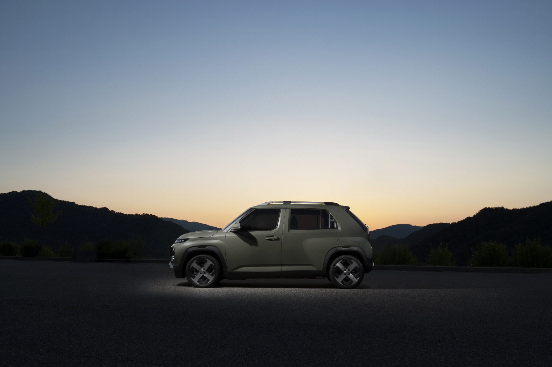 고요한 도시의 밤, 수많은 불빛 사이를 가르며 달리는 드라이브_캐스퍼 야간 측면