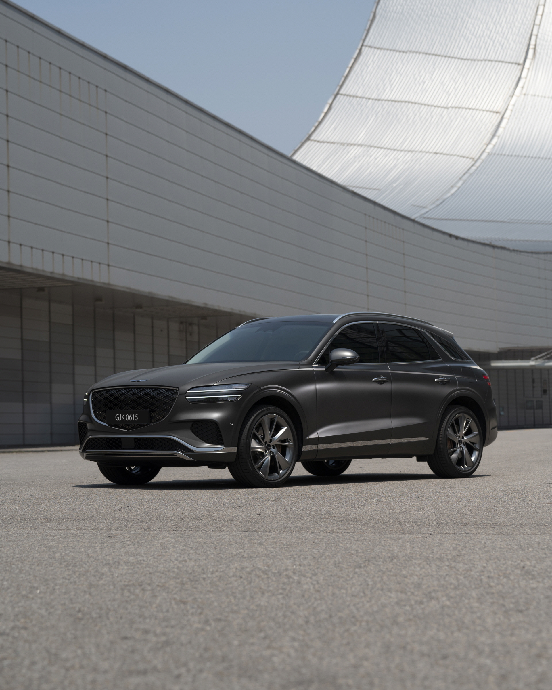 Athleticism and elegance rolled into one. Stay in style wherever you go.