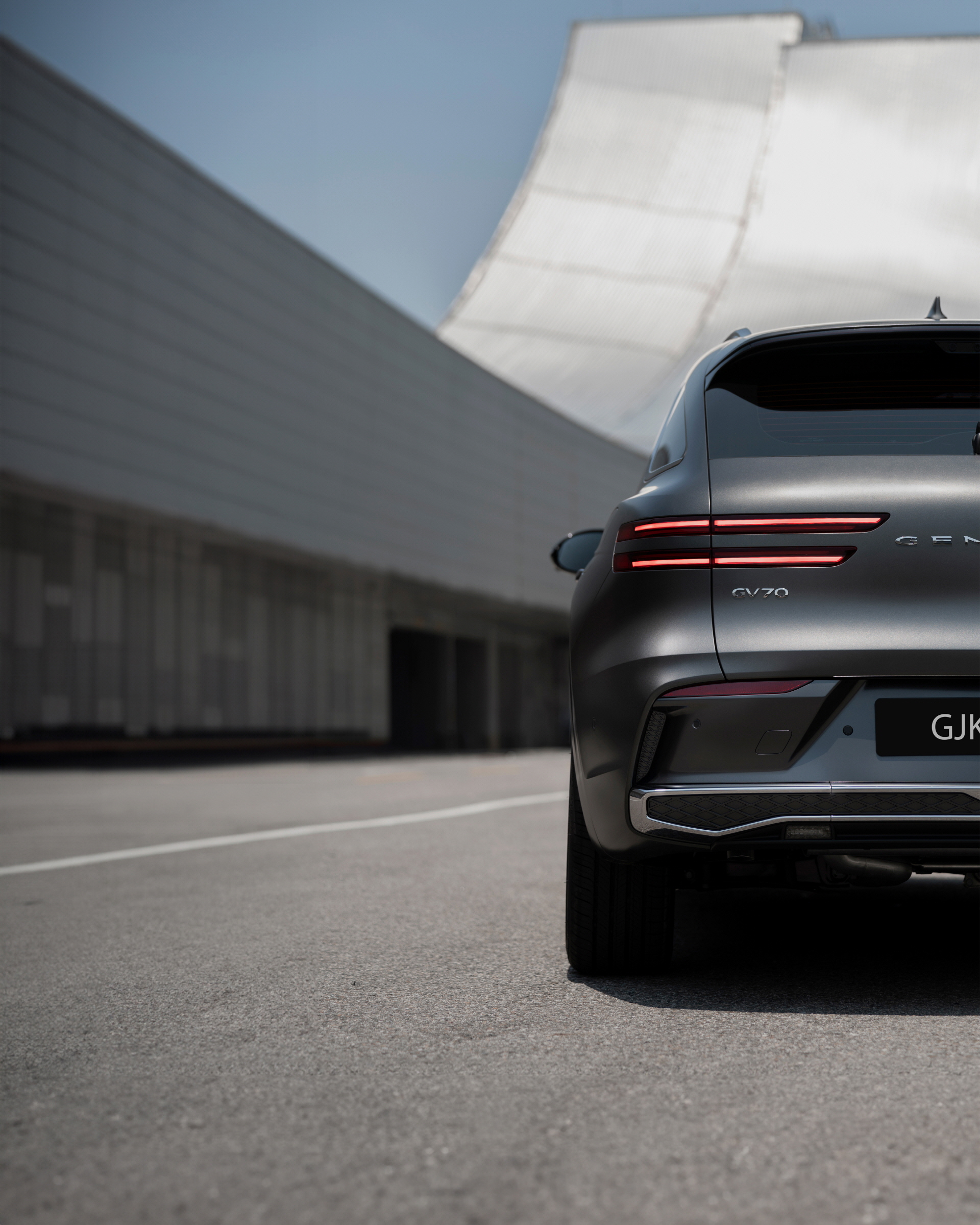 Athleticism and elegance rolled into one. Stay in style wherever you go.