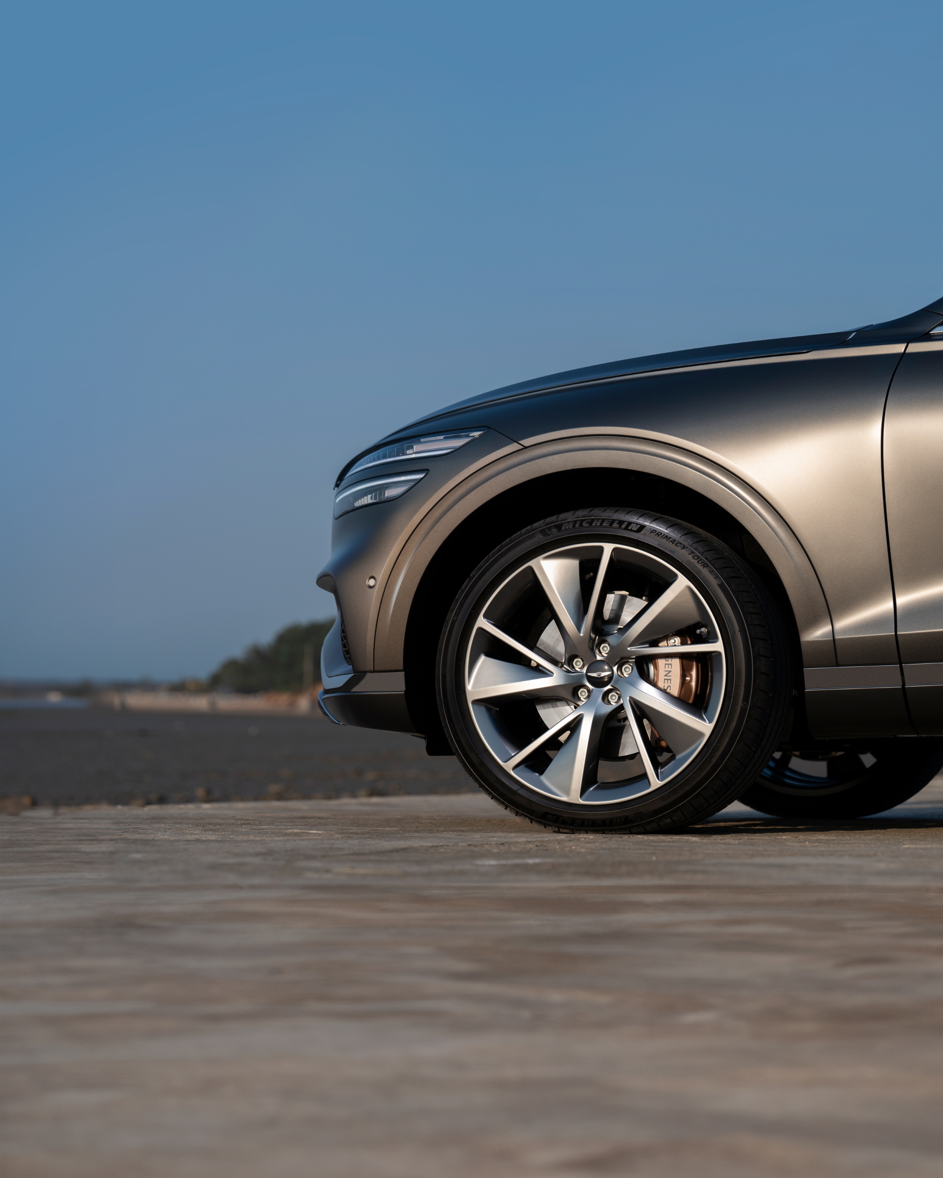 Athleticism and elegance rolled into one. Stay in style wherever you go.