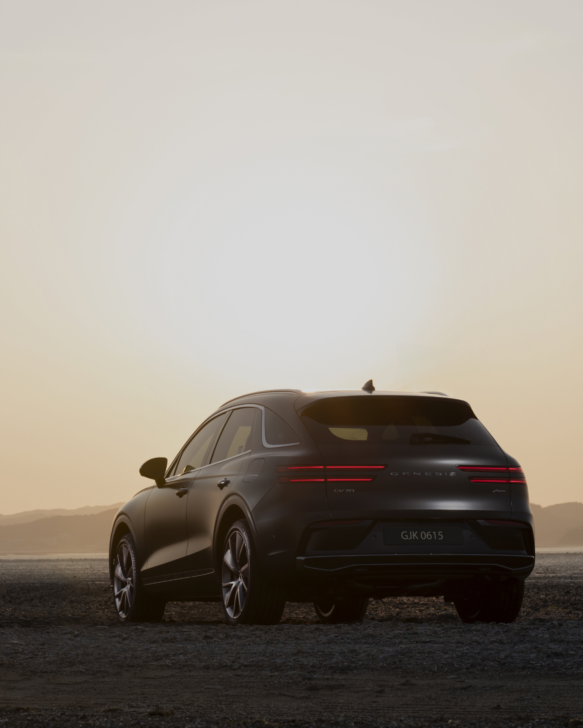 Athleticism and elegance rolled into one. Stay in style wherever you go.