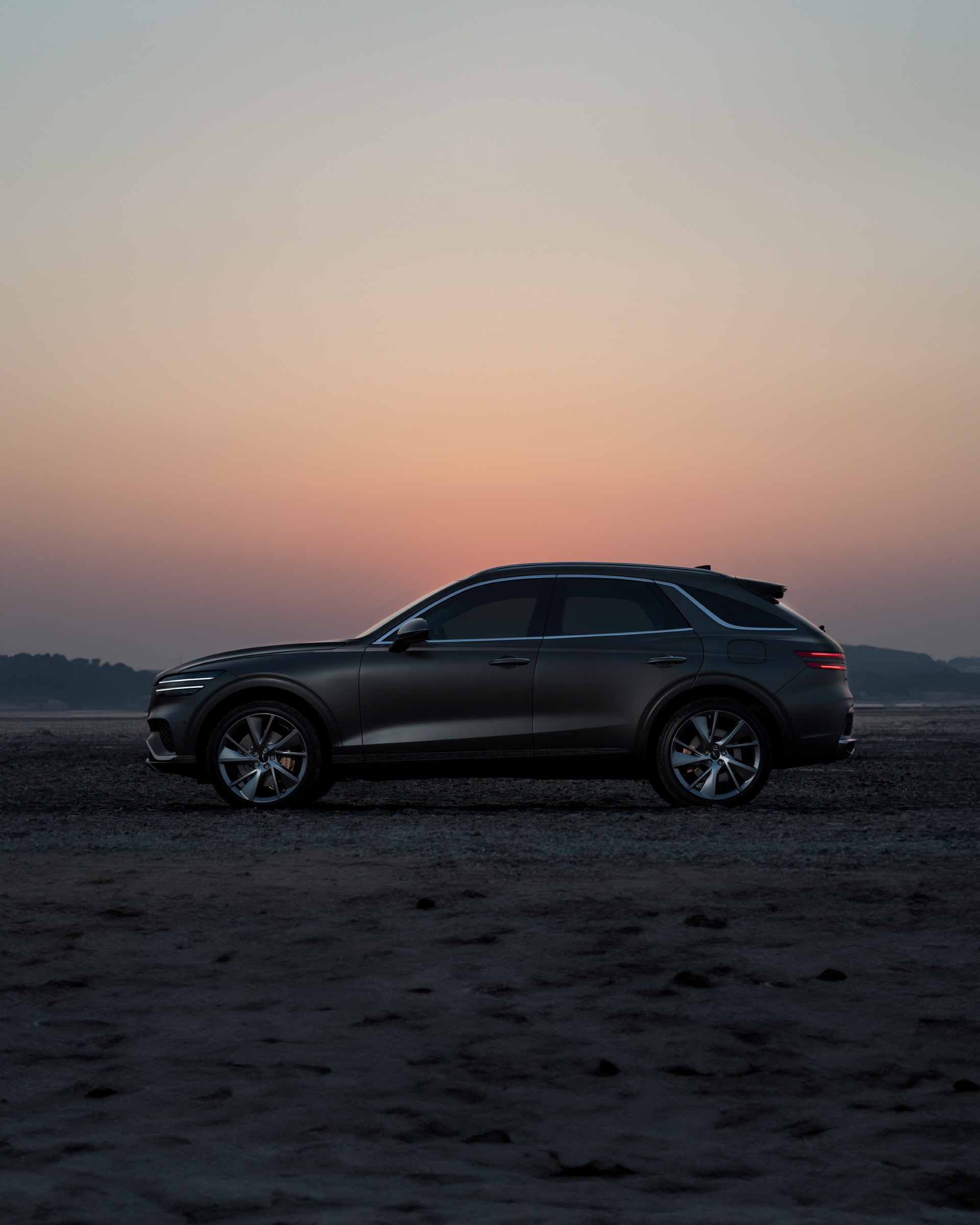 Athleticism and elegance rolled into one. Stay in style wherever you go.