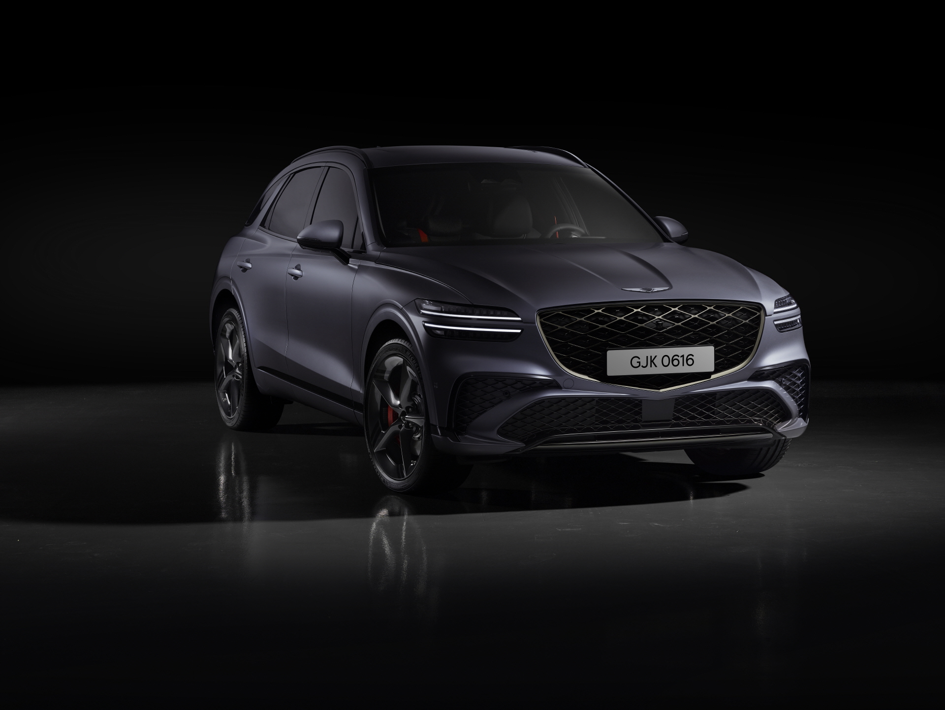 Sophistication and sporty silhouette. The urban luxury SUV #GV70Sport.