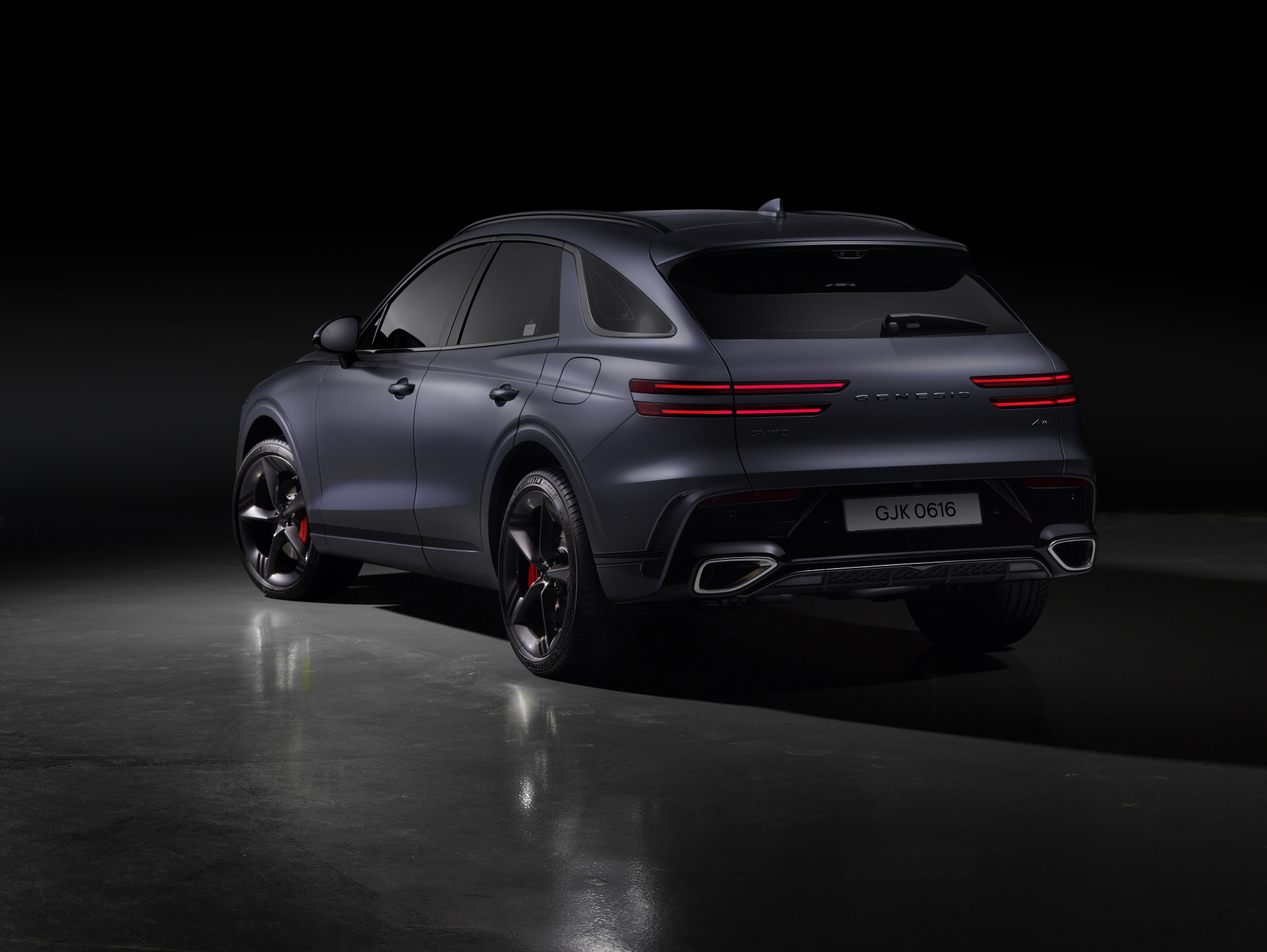 Sophistication and sporty silhouette. The urban luxury SUV #GV70Sport.