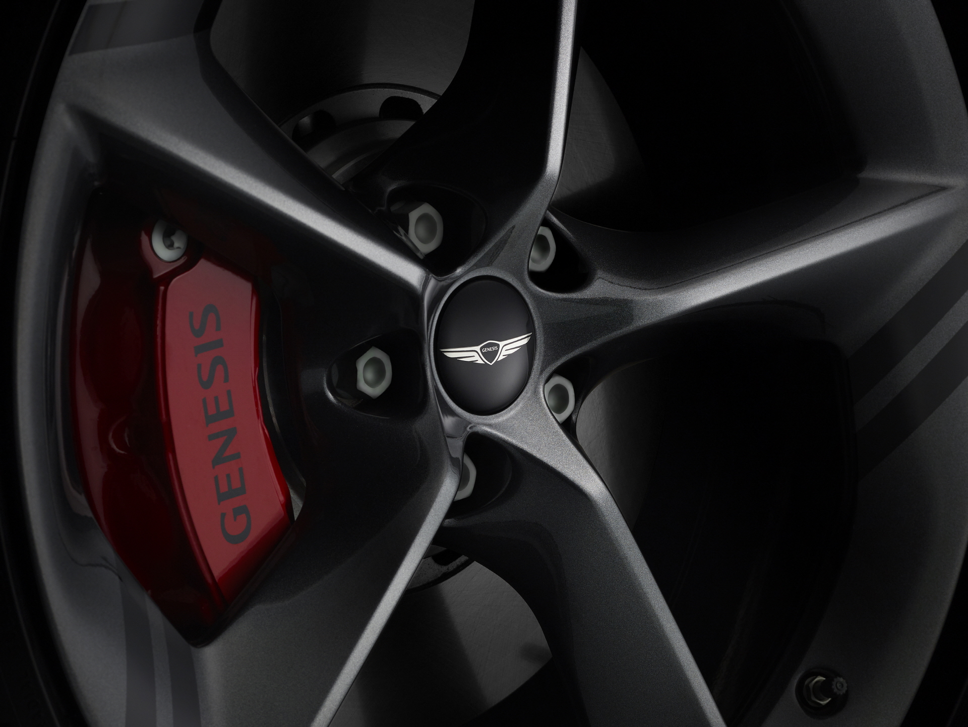 Sophistication and sporty silhouette. The urban luxury SUV #GV70Sport.