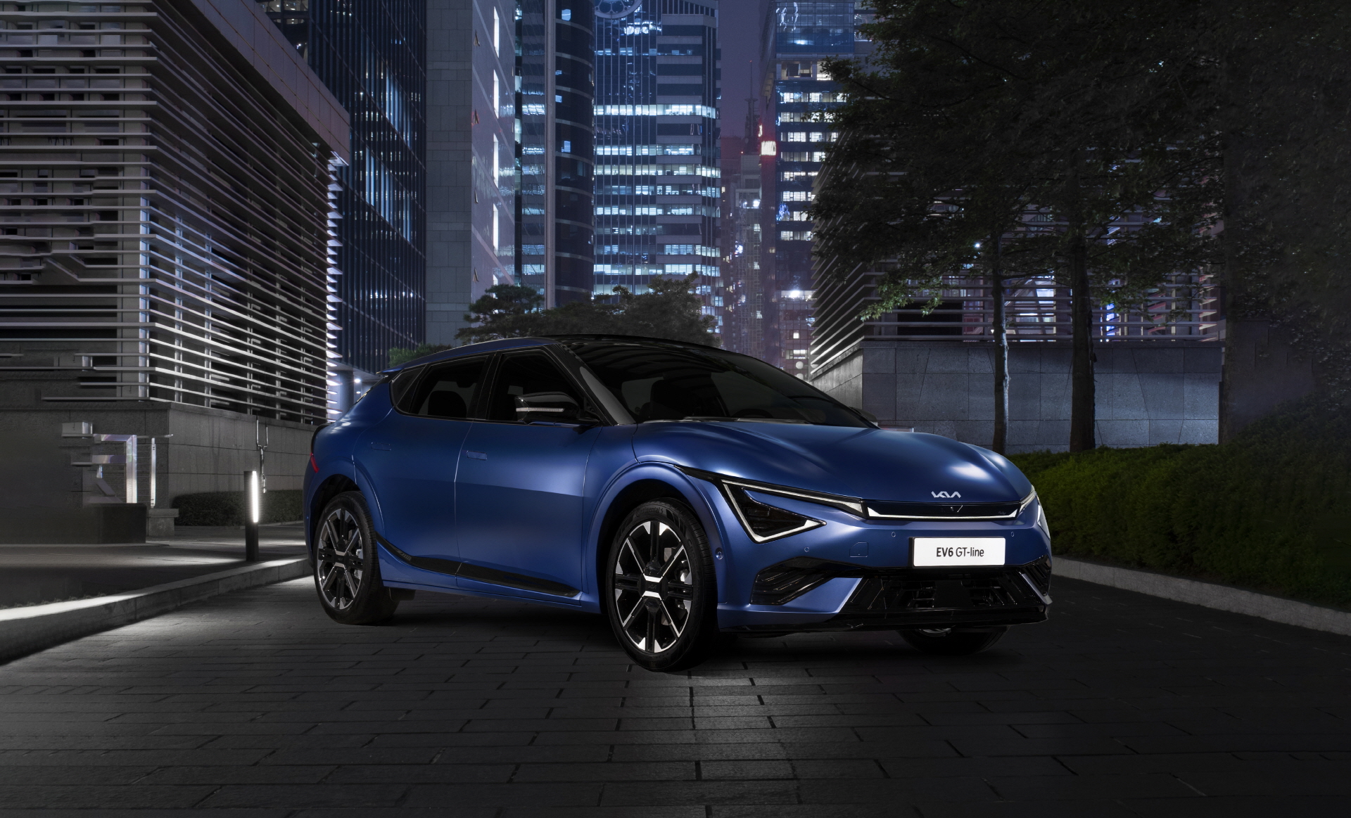 도시의 빛나는 밤, 반짝이는 불빛을 따라 달리는 드라이빙