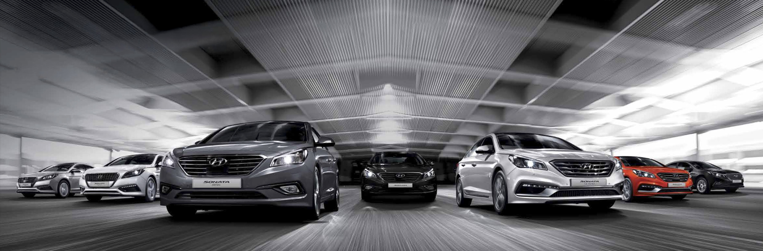 7세대 쏘나타의 파워트레인 라인업을 강조하는 주행 모습