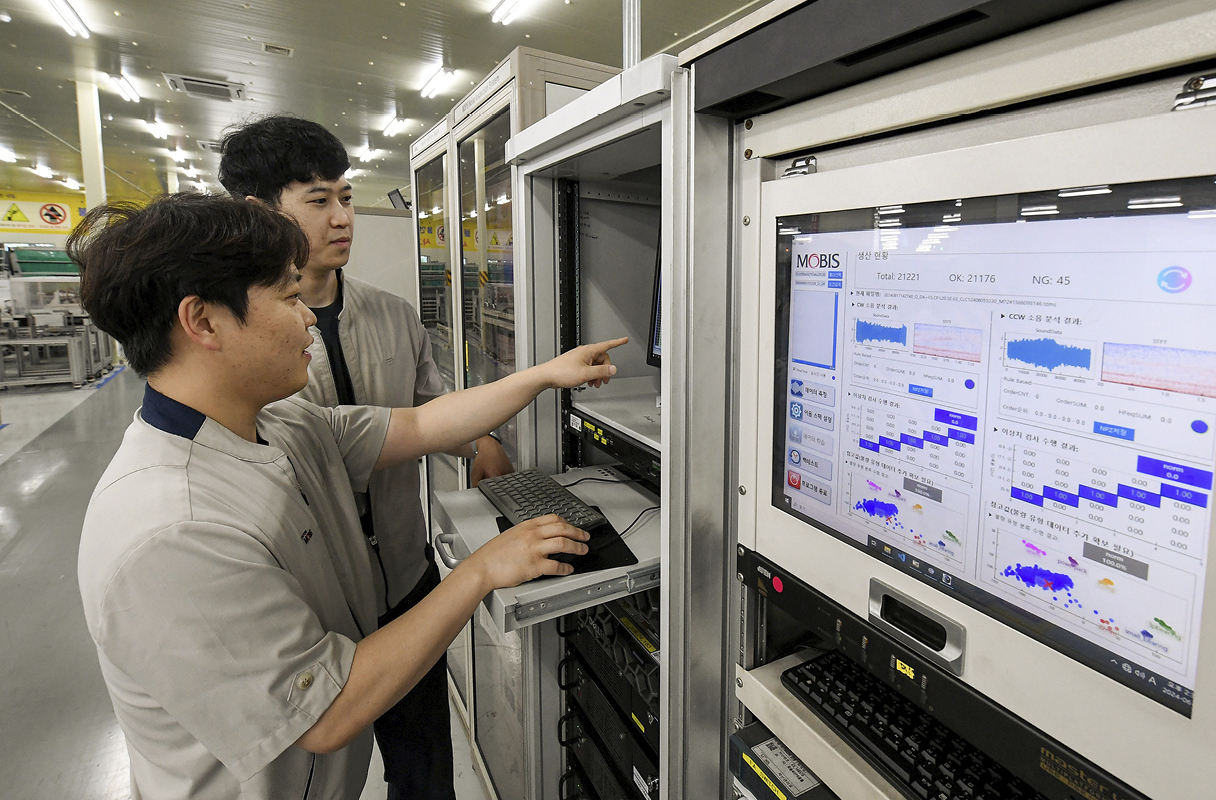 어쿠스틱 AI를 통해 품질 관리를 진행하는 모습