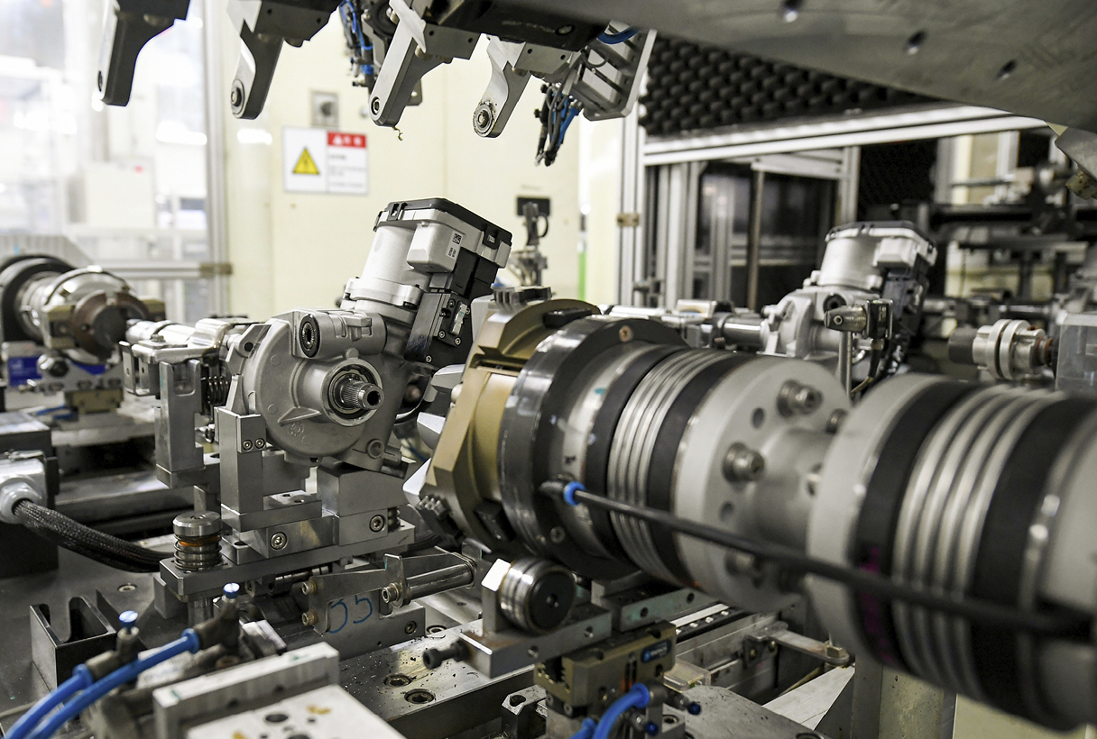 MDPS 이상 여부를 검사하는 모습