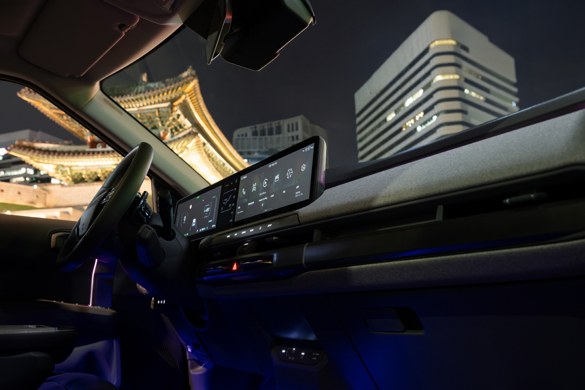 In the heart of the city, where moments slow and sounds fade, the Kia EV3 finds its quiet balance.