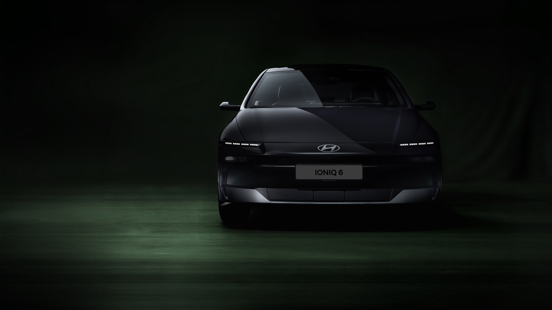 A new form of electric elegance — shaped by refined curves, balanced proportions, and a seamless sense of flow.